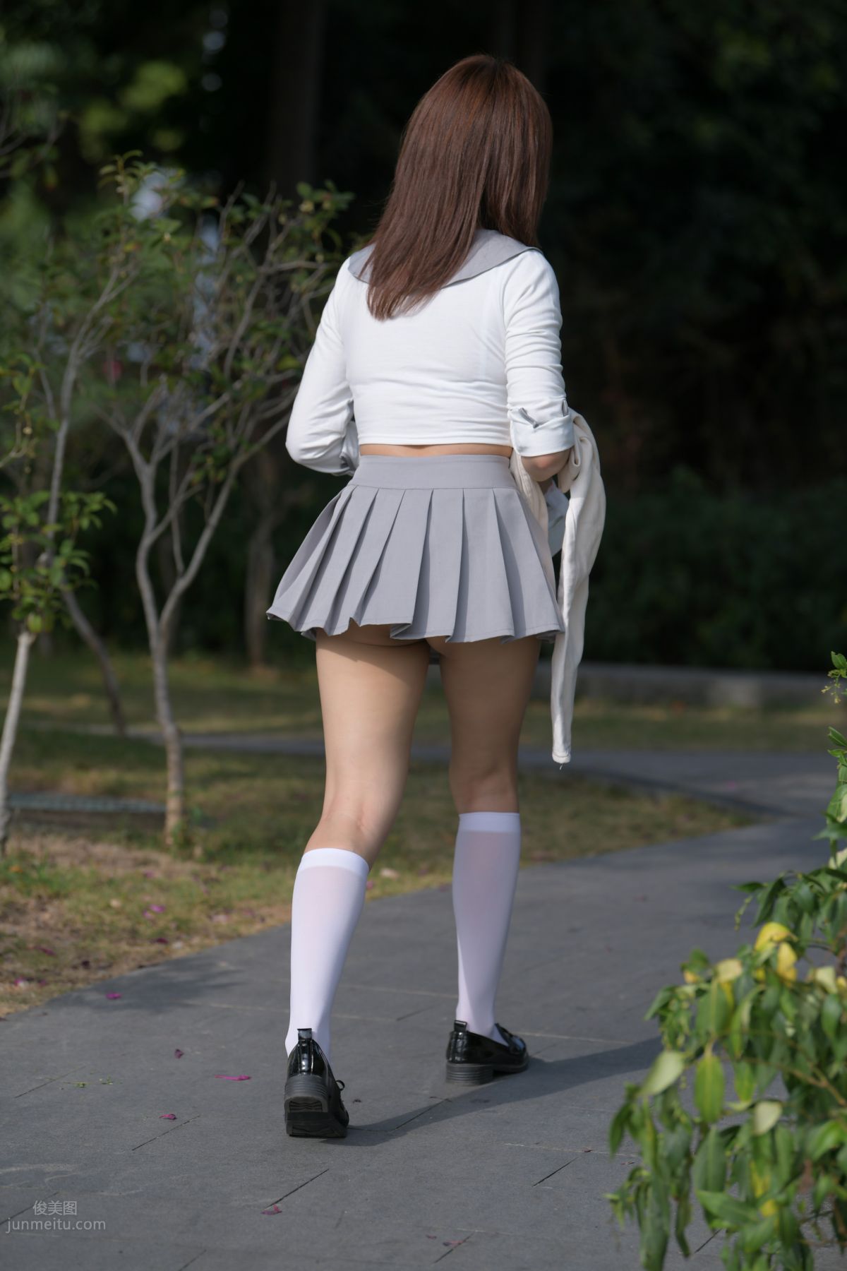 [魔鏡街拍] 095 性感動人的小百褶裙美女 388