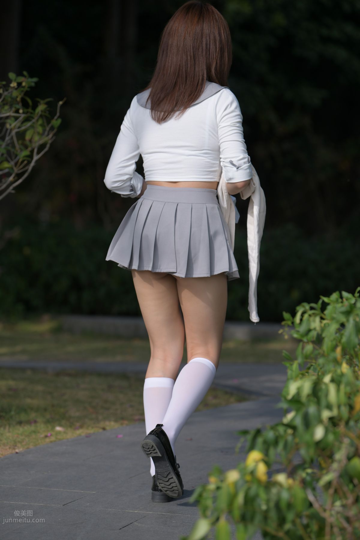[魔鏡街拍] 095 性感動人的小百褶裙美女 389