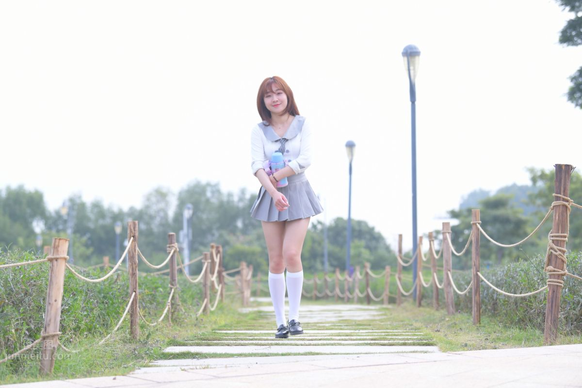 [魔鏡街拍] 095 性感動人的小百褶裙美女 397