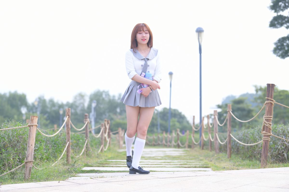 [魔鏡街拍] 095 性感動人的小百褶裙美女 402