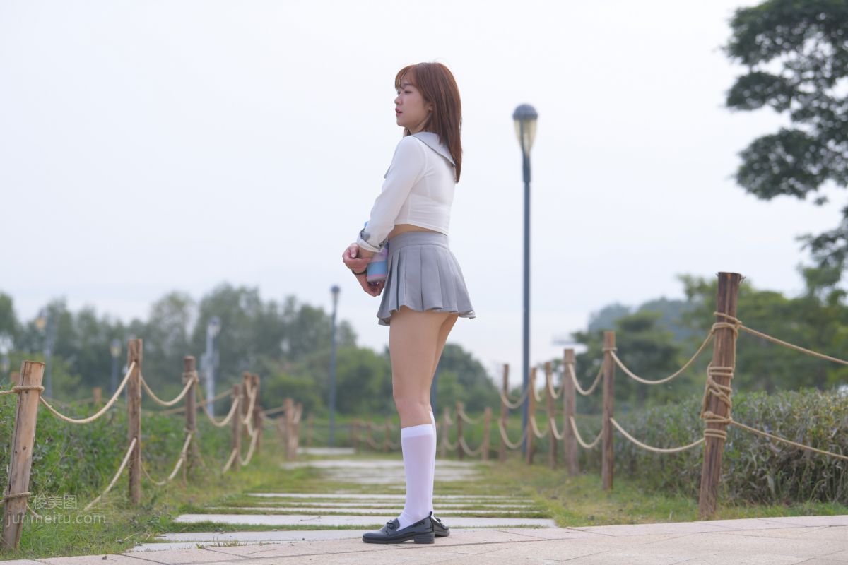 [魔鏡街拍] 095 性感動人的小百褶裙美女 404