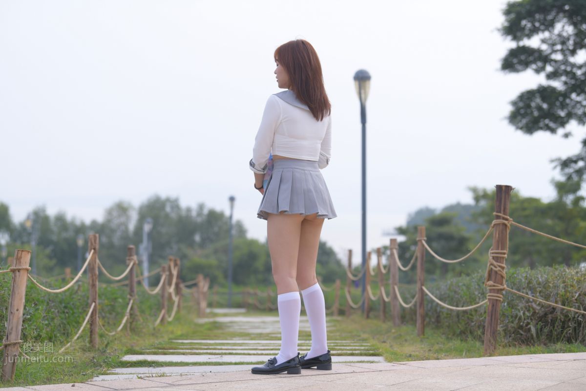 [魔鏡街拍] 095 性感動人的小百褶裙美女 405