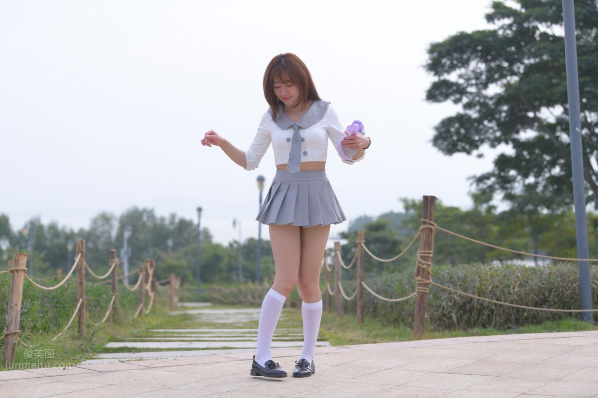 [魔鏡街拍] 095 性感動人的小百褶裙美女 408