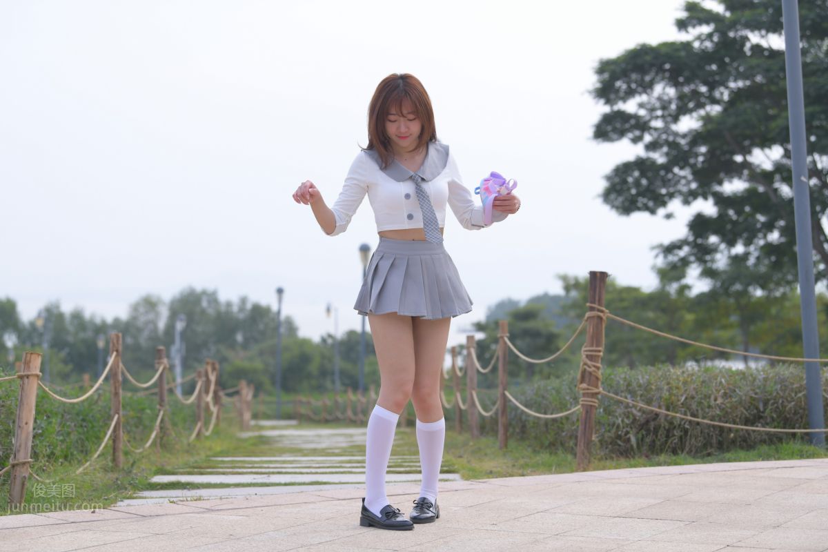 [魔鏡街拍] 095 性感動人的小百褶裙美女 409