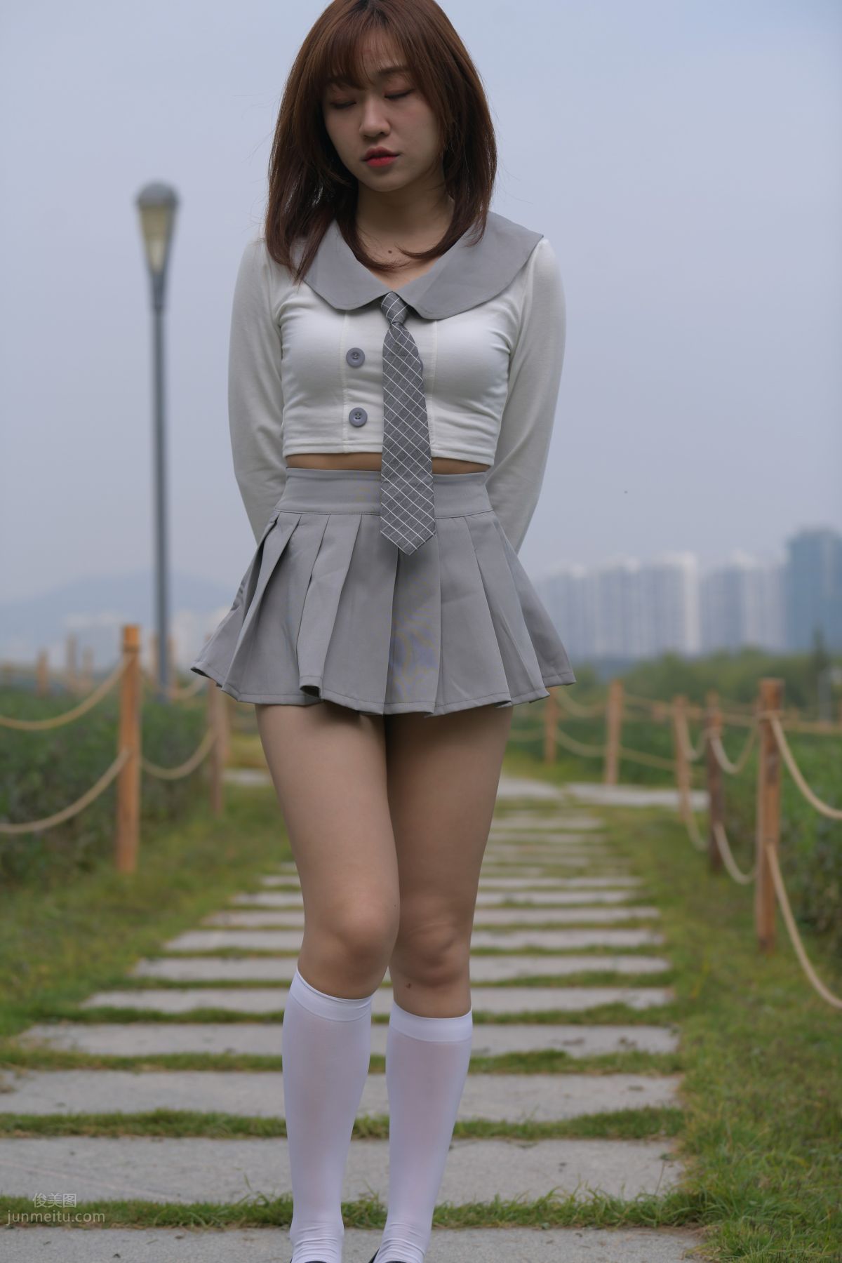 [魔鏡街拍] 095 性感動人的小百褶裙美女 413