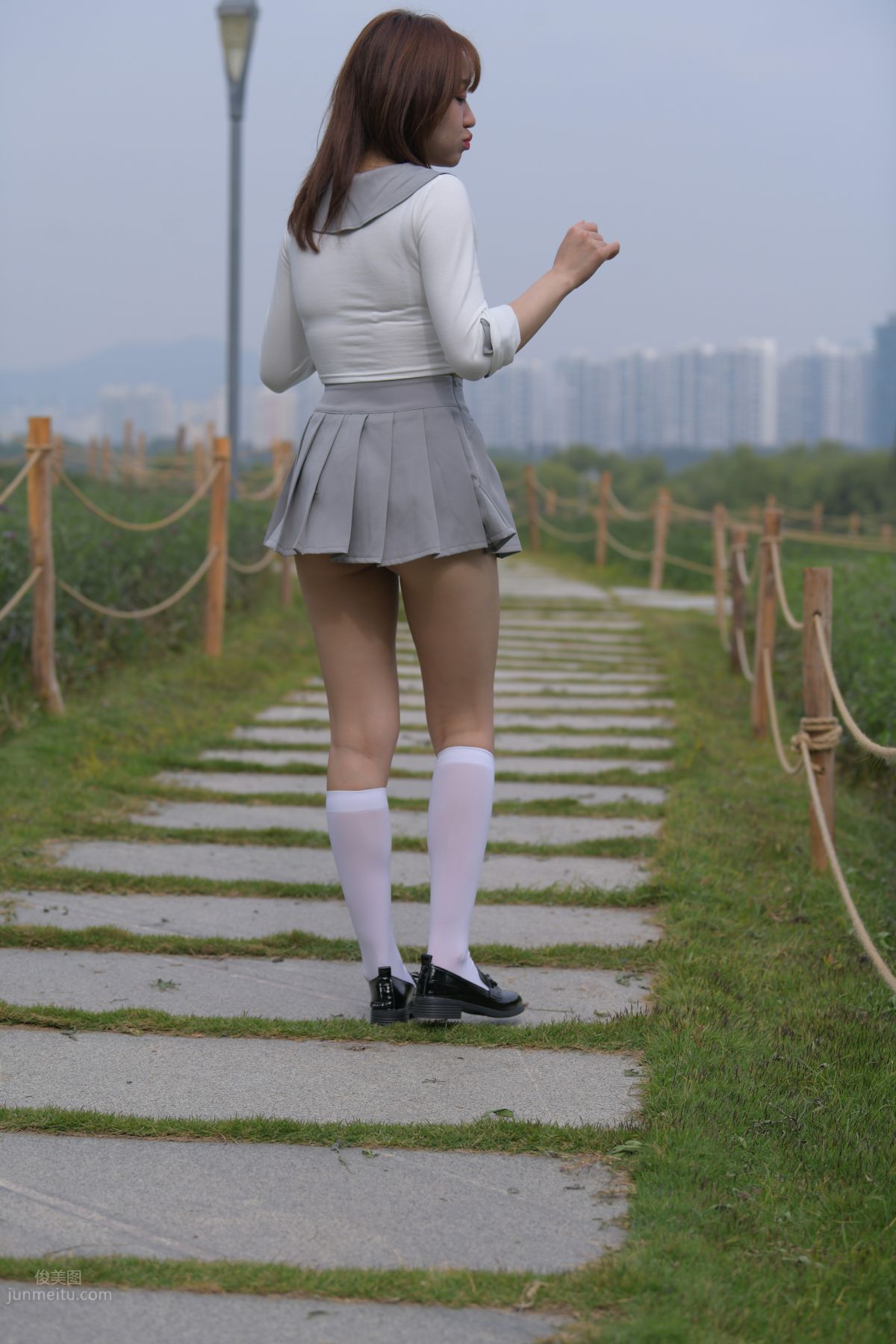 [魔鏡街拍] 095 性感動人的小百褶裙美女 417