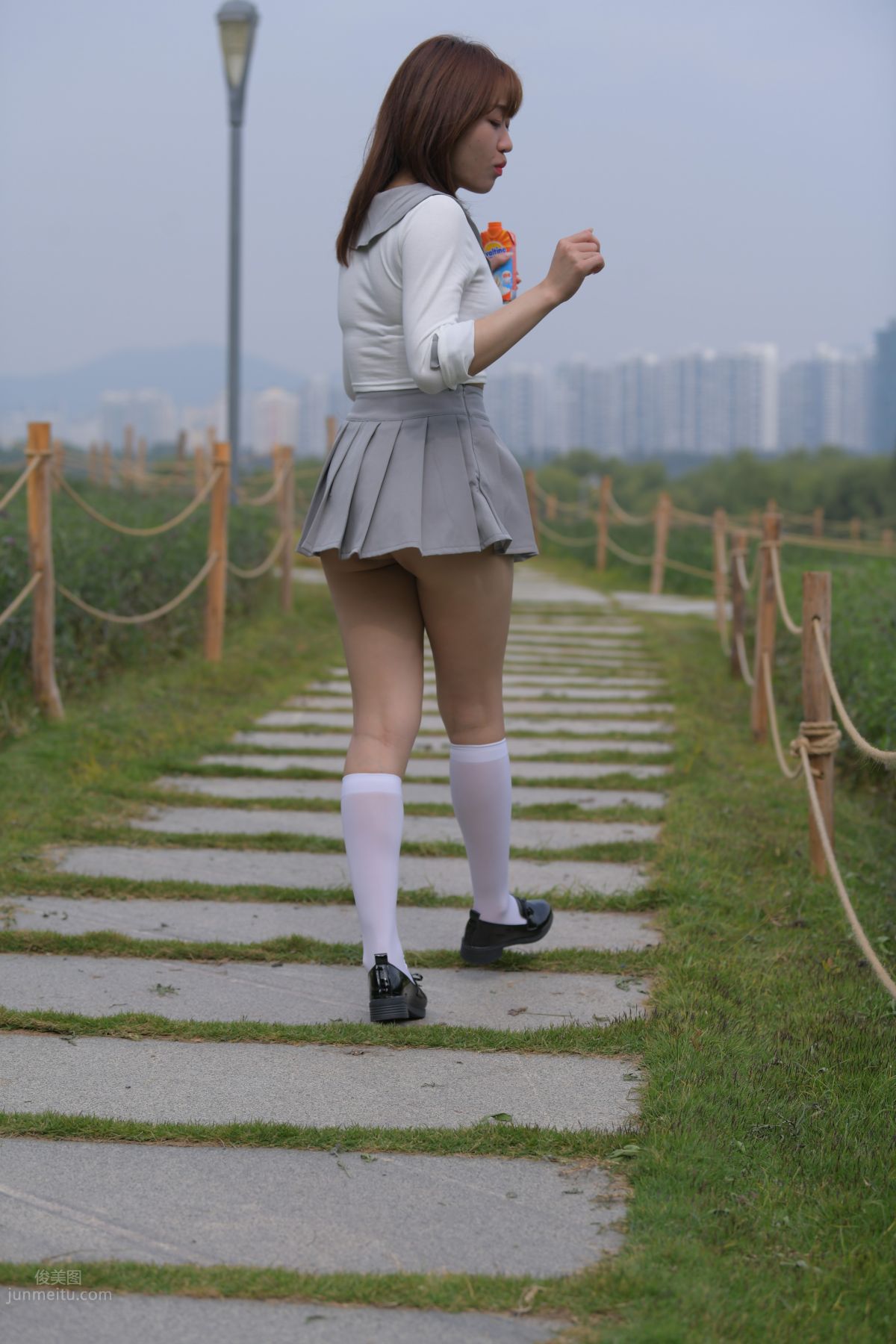 [魔鏡街拍] 095 性感動人的小百褶裙美女 419