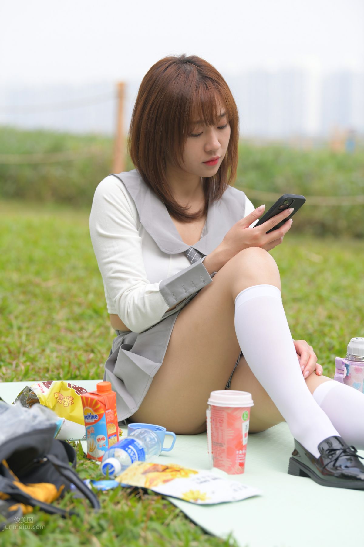 [魔鏡街拍] 095 性感動人的小百褶裙美女 440