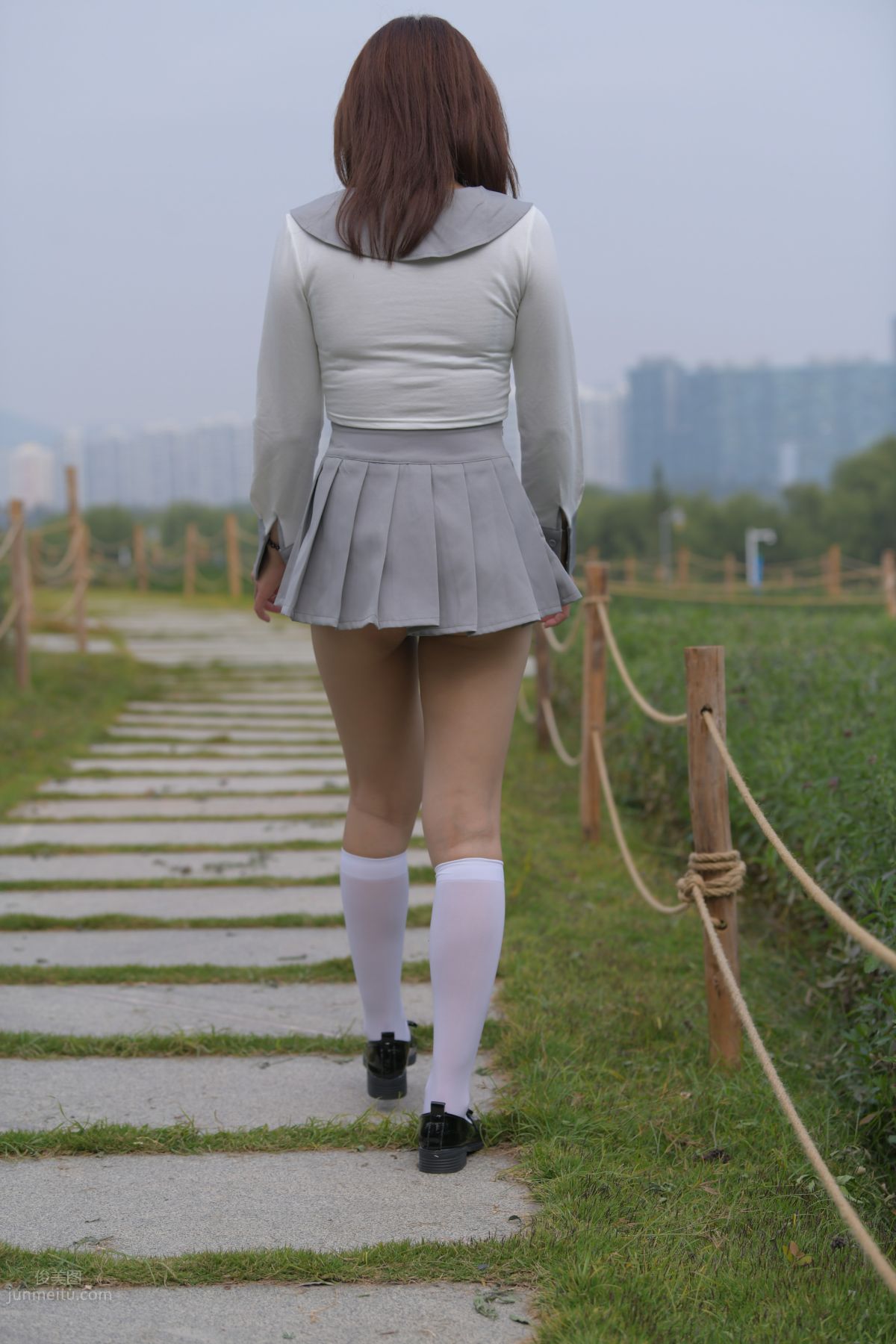 [魔鏡街拍] 095 性感動人的小百褶裙美女 456
