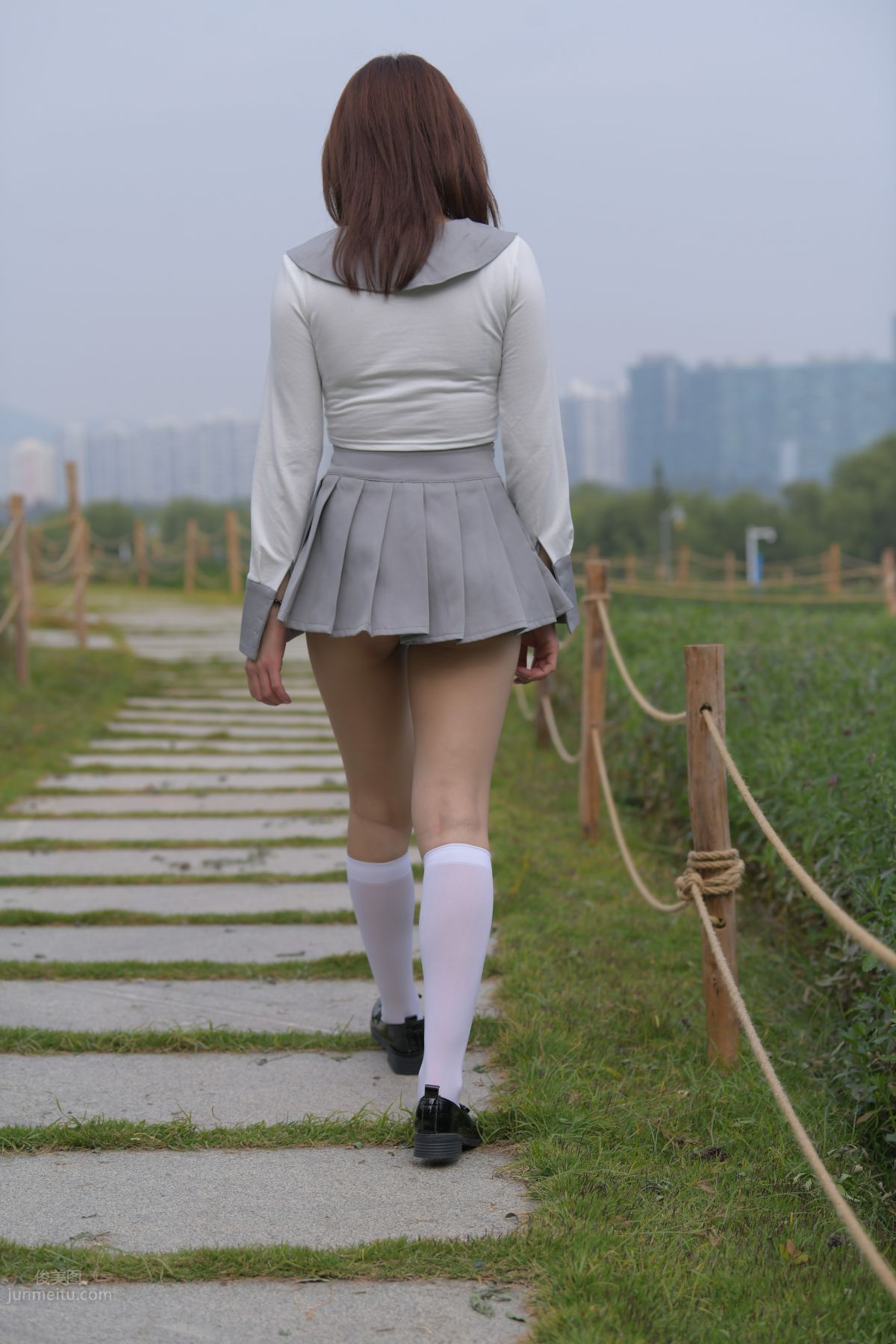 [魔鏡街拍] 095 性感動人的小百褶裙美女 457