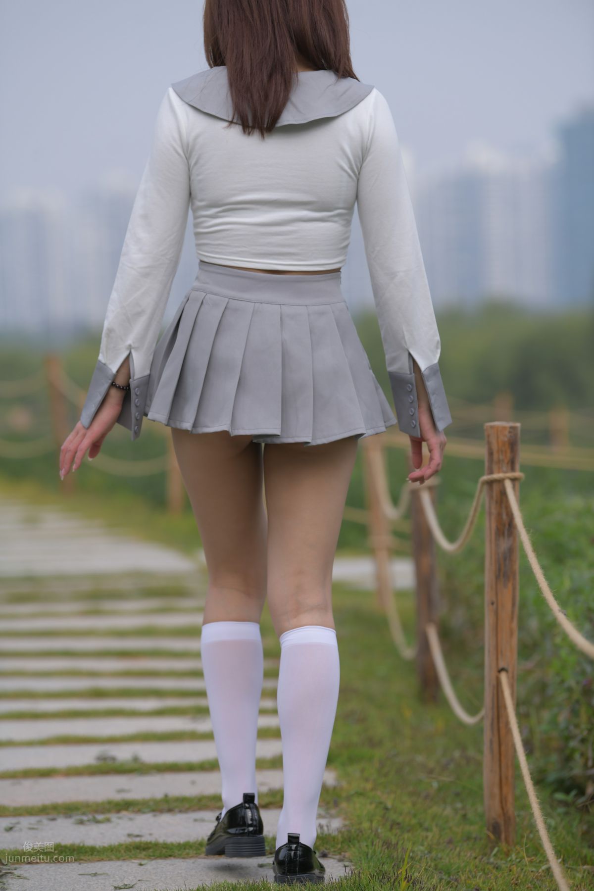 [魔鏡街拍] 095 性感動人的小百褶裙美女 461