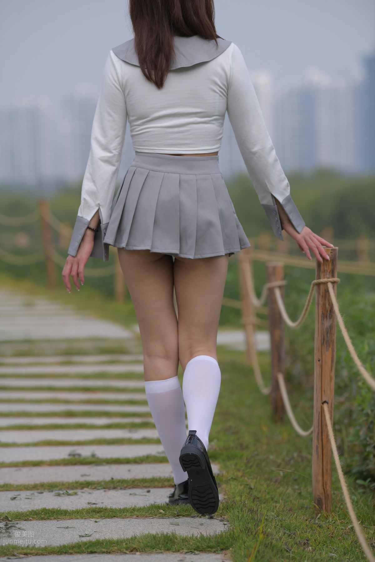 [魔鏡街拍] 095 性感動人的小百褶裙美女 464