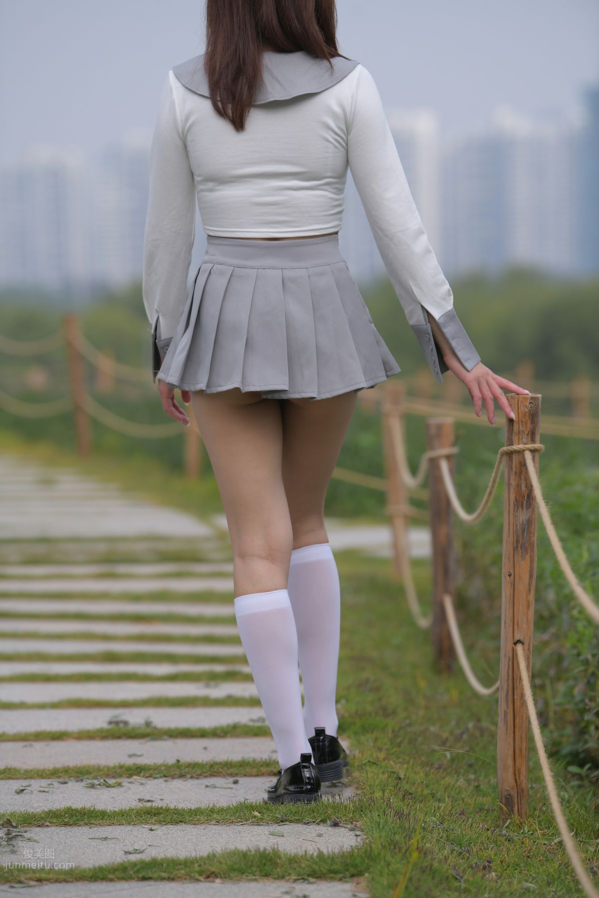 [魔鏡街拍] 095 性感動人的小百褶裙美女 465