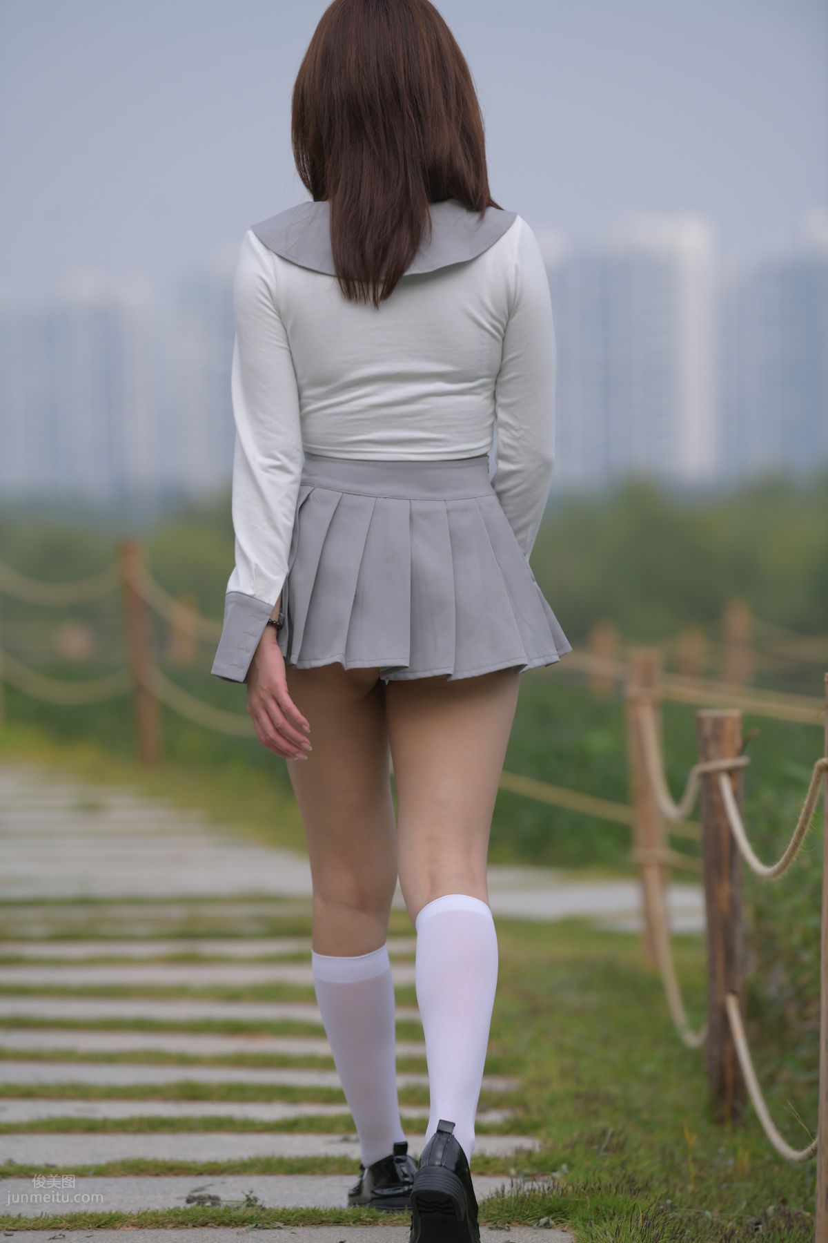 [魔鏡街拍] 095 性感動人的小百褶裙美女 466