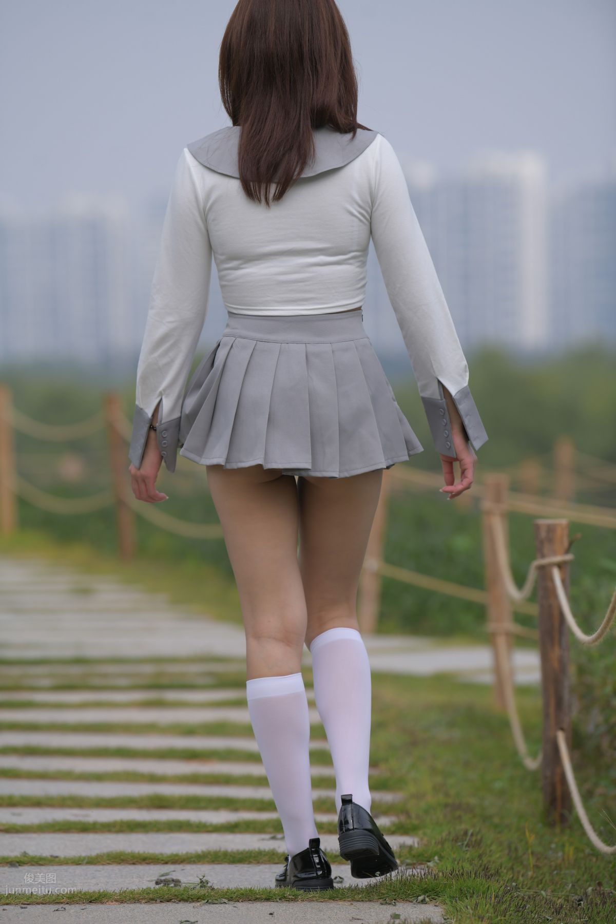 [魔鏡街拍] 095 性感動人的小百褶裙美女 468