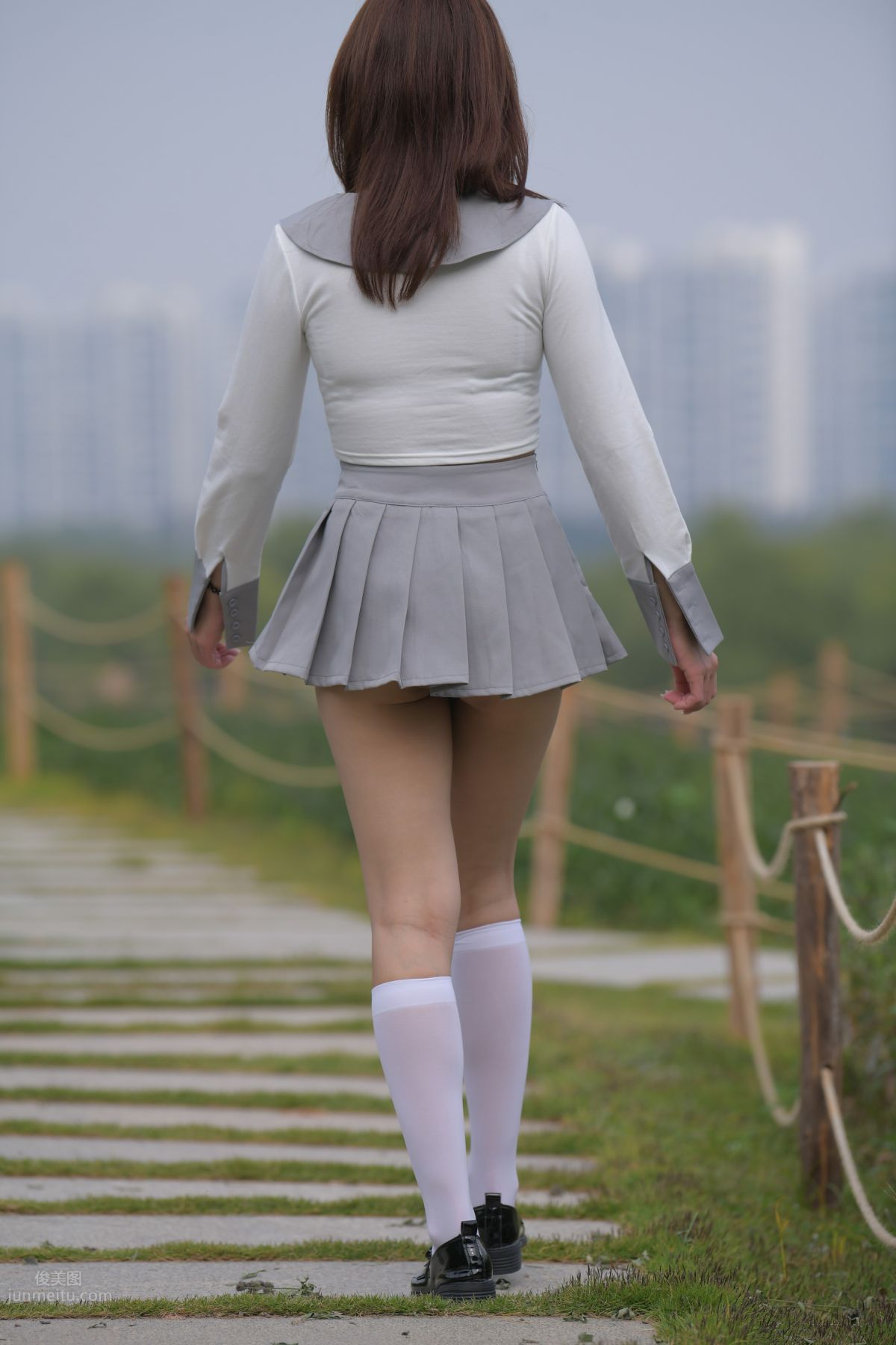 [魔鏡街拍] 095 性感動人的小百褶裙美女 469