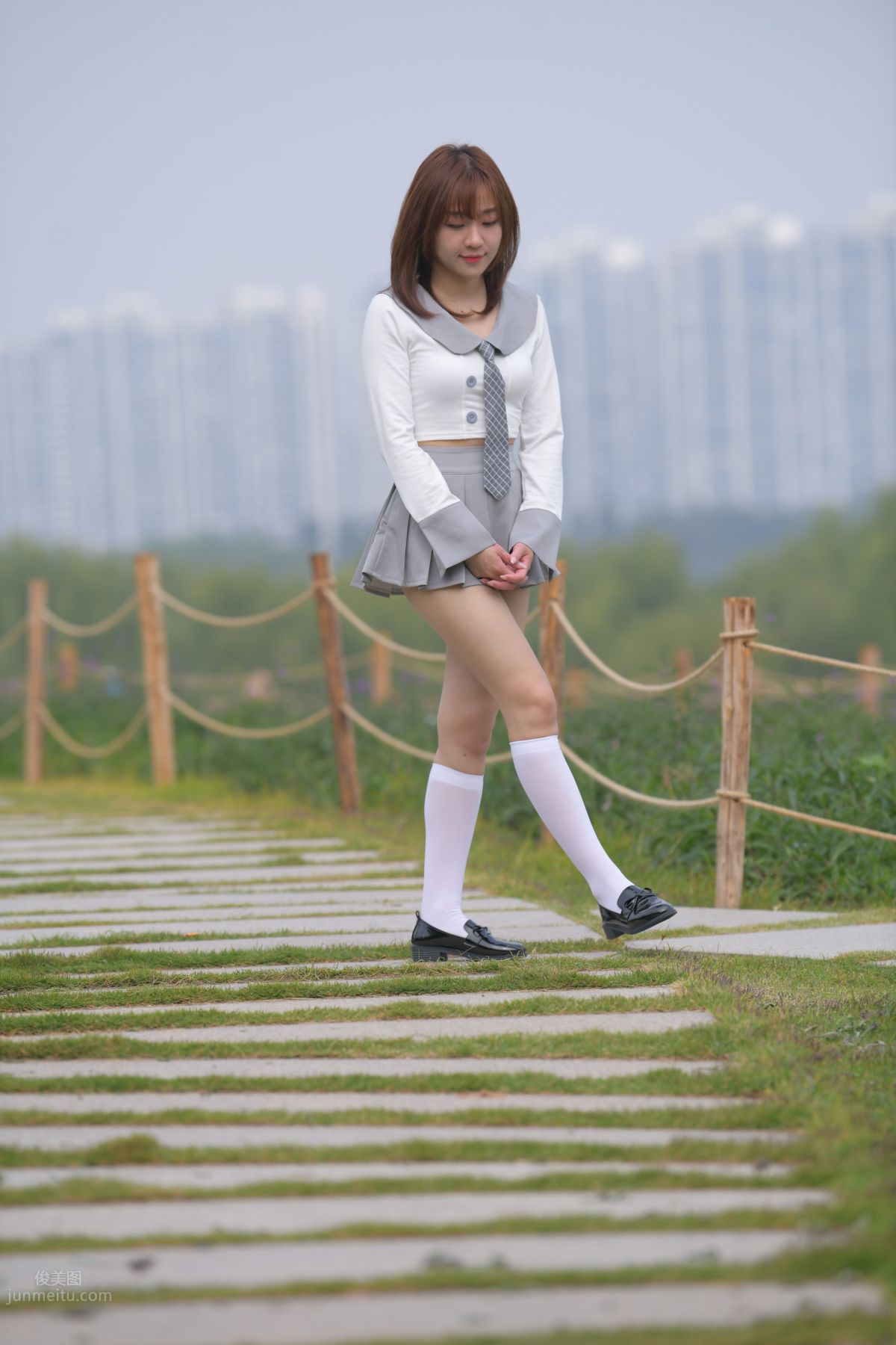[魔鏡街拍] 095 性感動人的小百褶裙美女 471