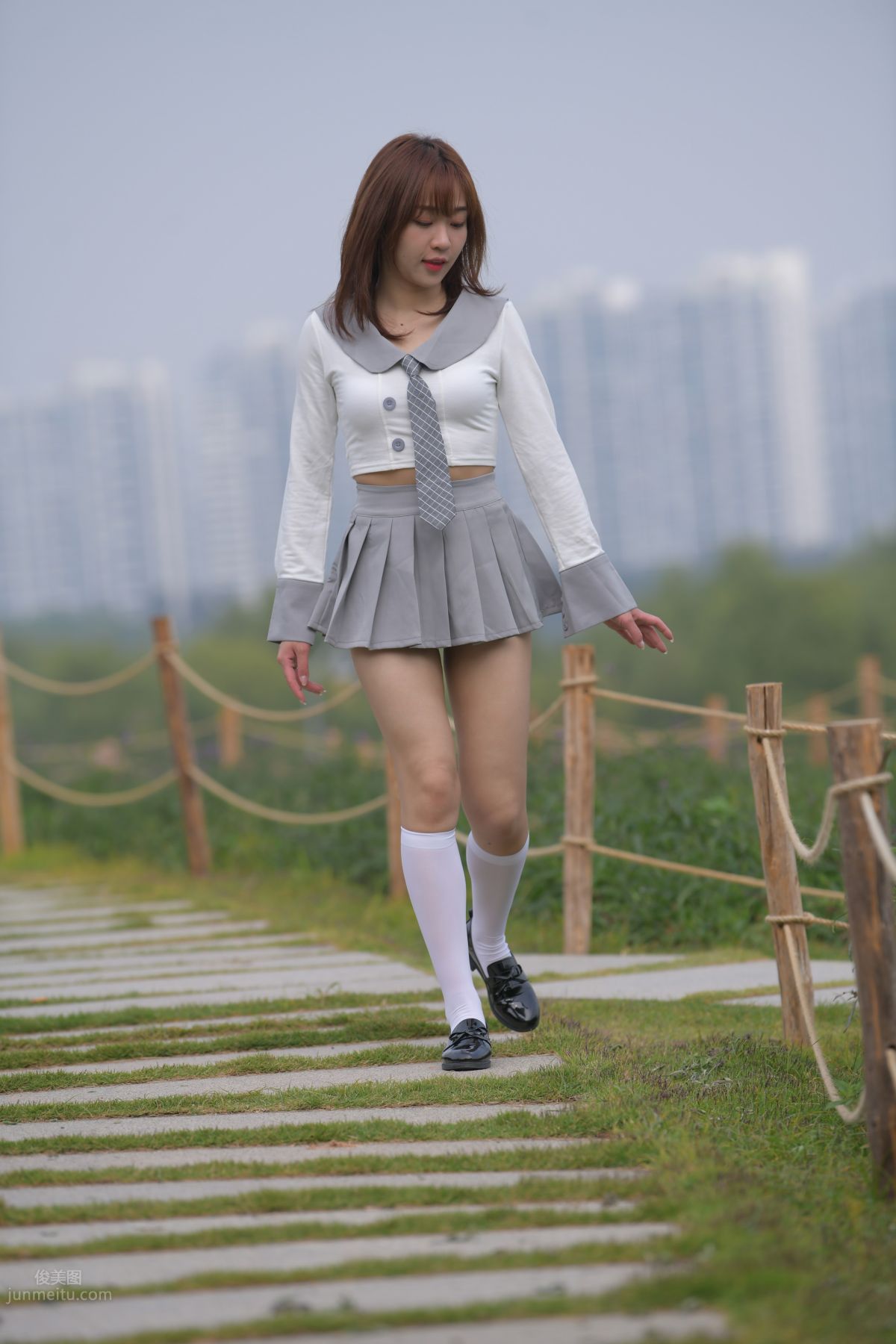[魔鏡街拍] 095 性感動人的小百褶裙美女 472