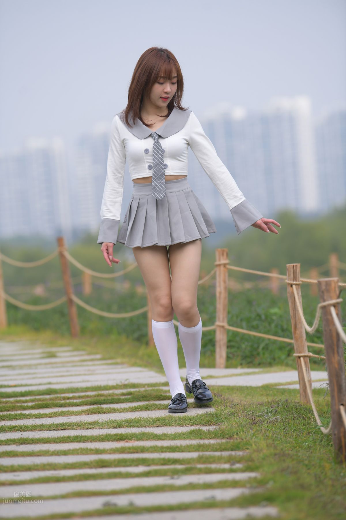 [魔鏡街拍] 095 性感動人的小百褶裙美女 473