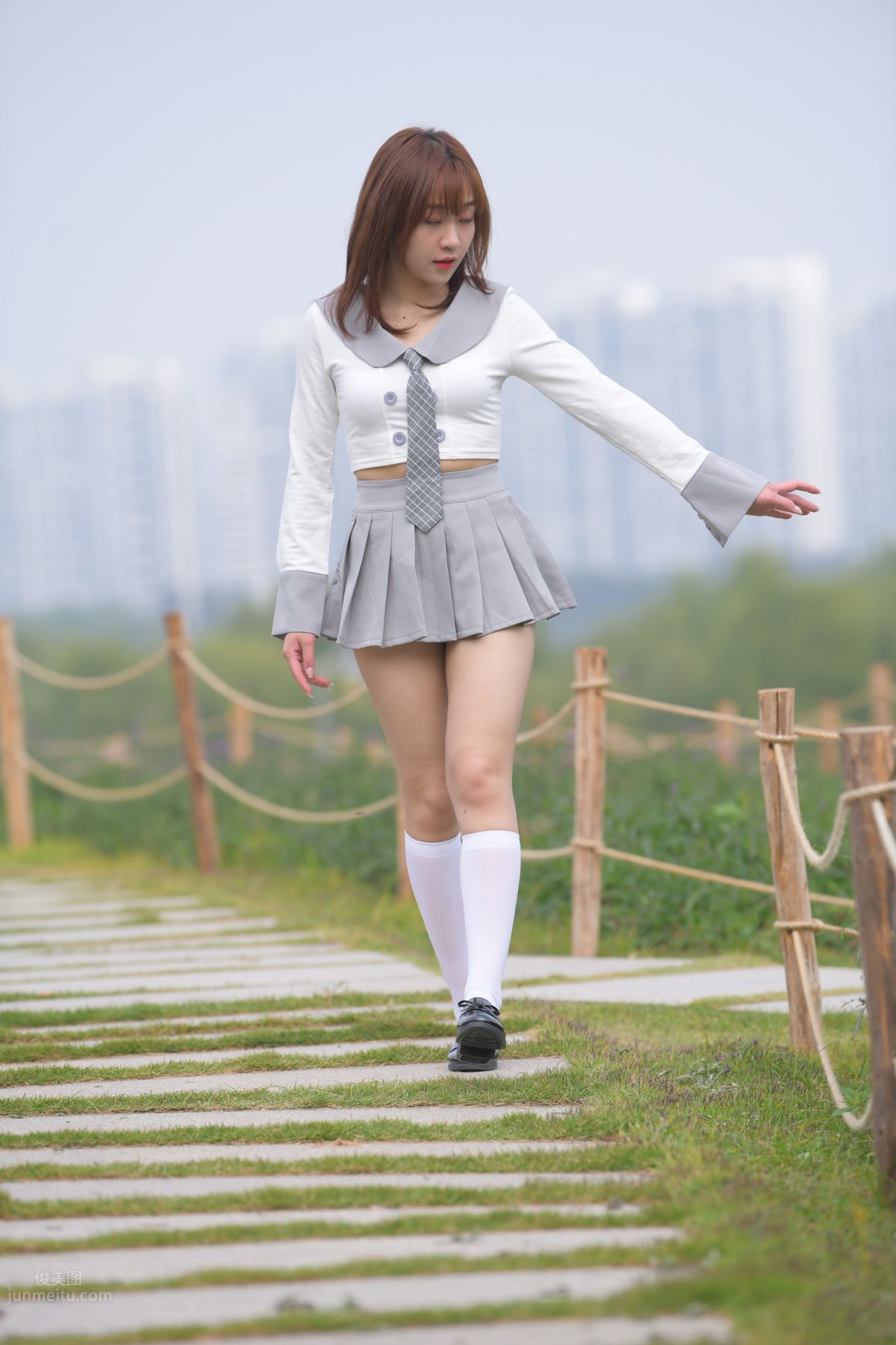 [魔鏡街拍] 095 性感動人的小百褶裙美女 474