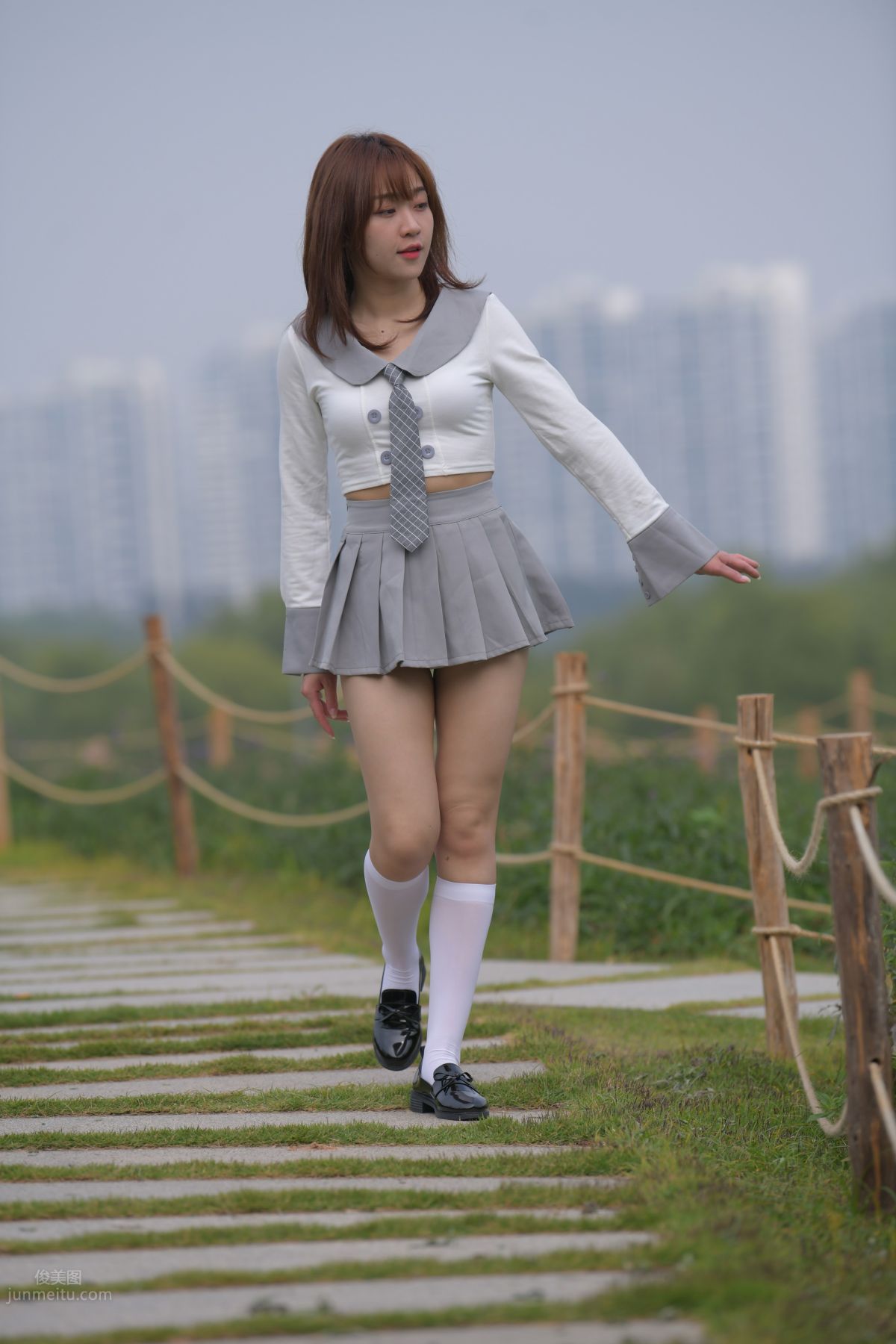 [魔鏡街拍] 095 性感動人的小百褶裙美女 477