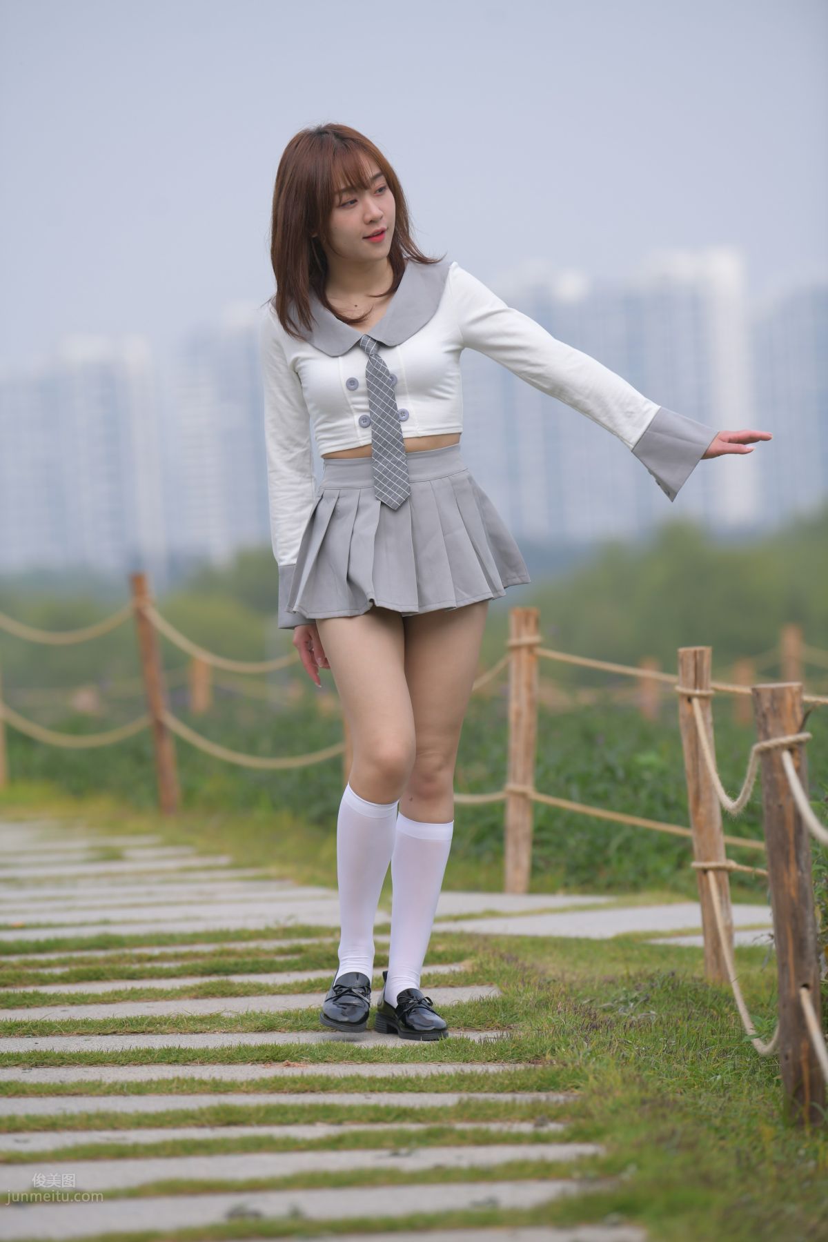 [魔鏡街拍] 095 性感動人的小百褶裙美女 478