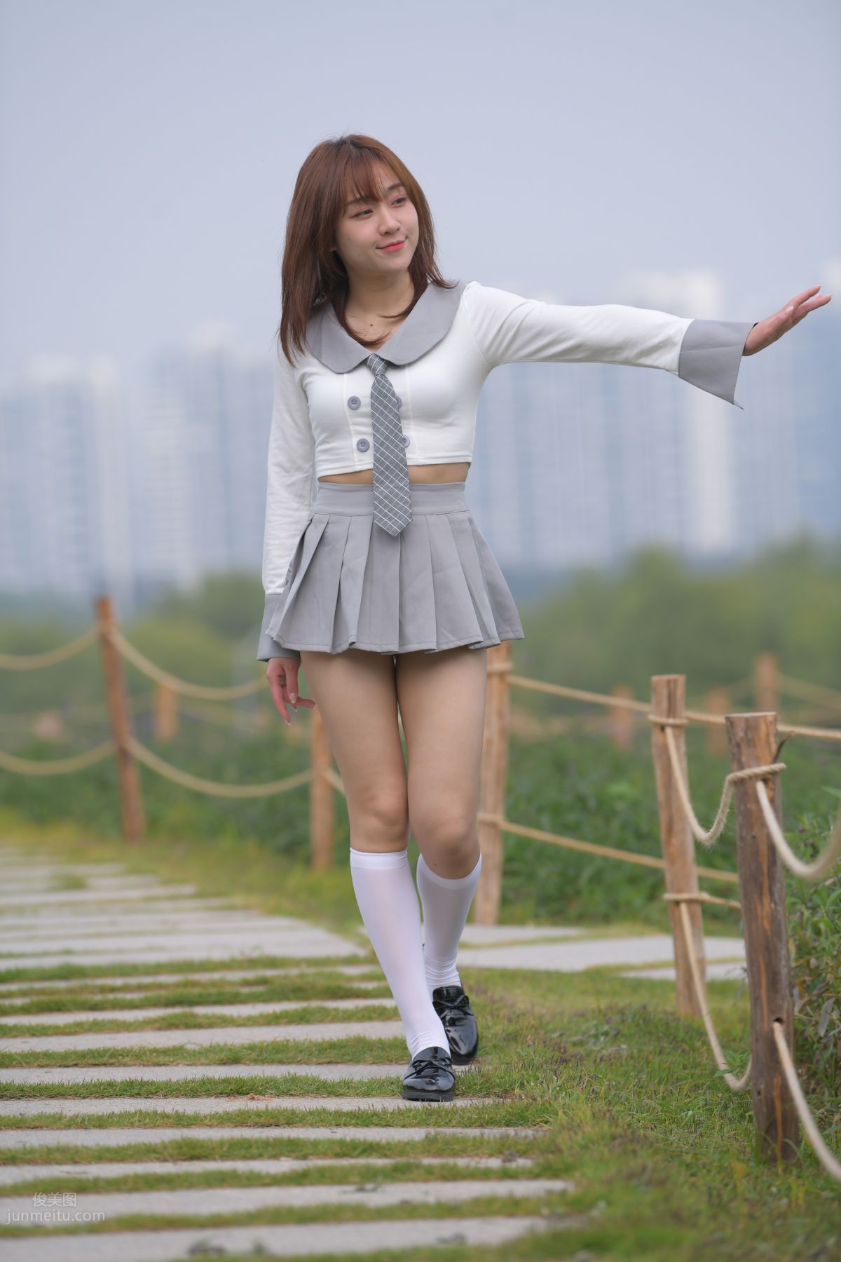 [魔鏡街拍] 095 性感動人的小百褶裙美女 481