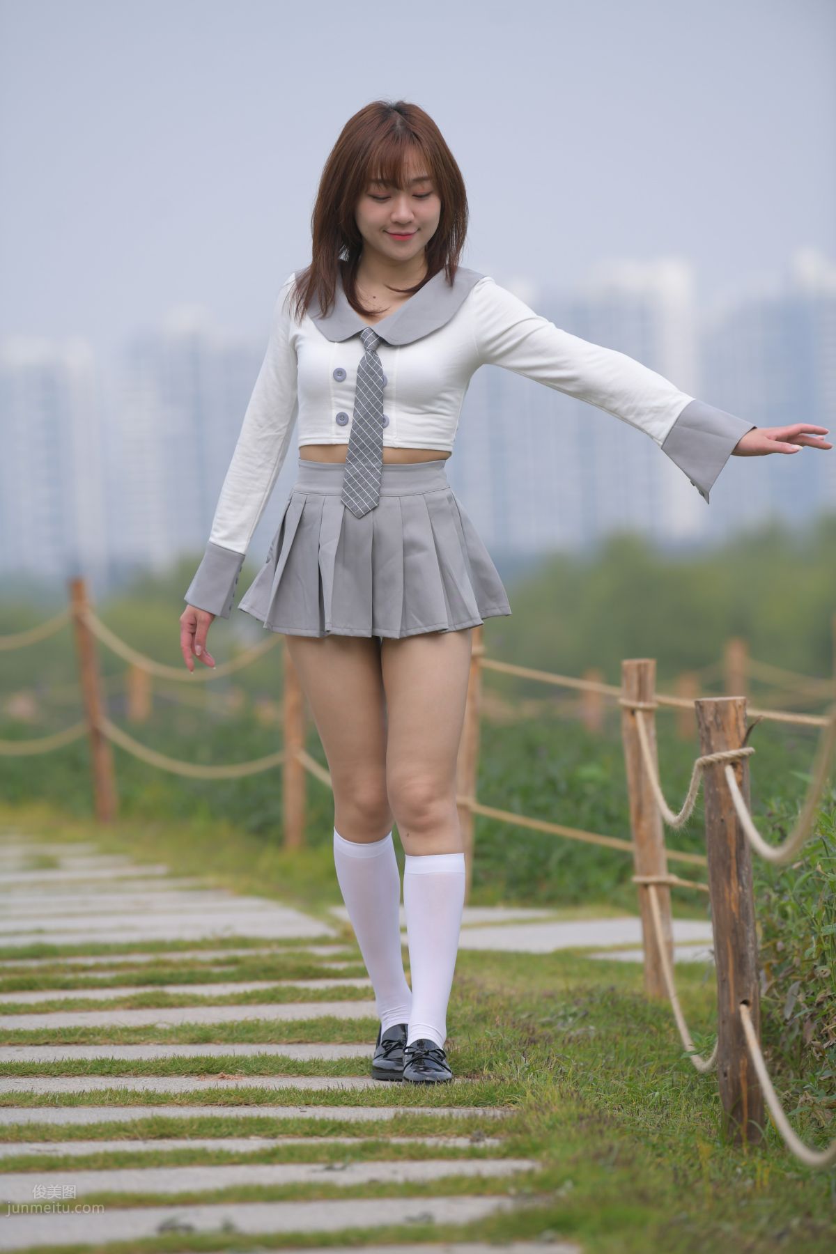 [魔鏡街拍] 095 性感動人的小百褶裙美女 483