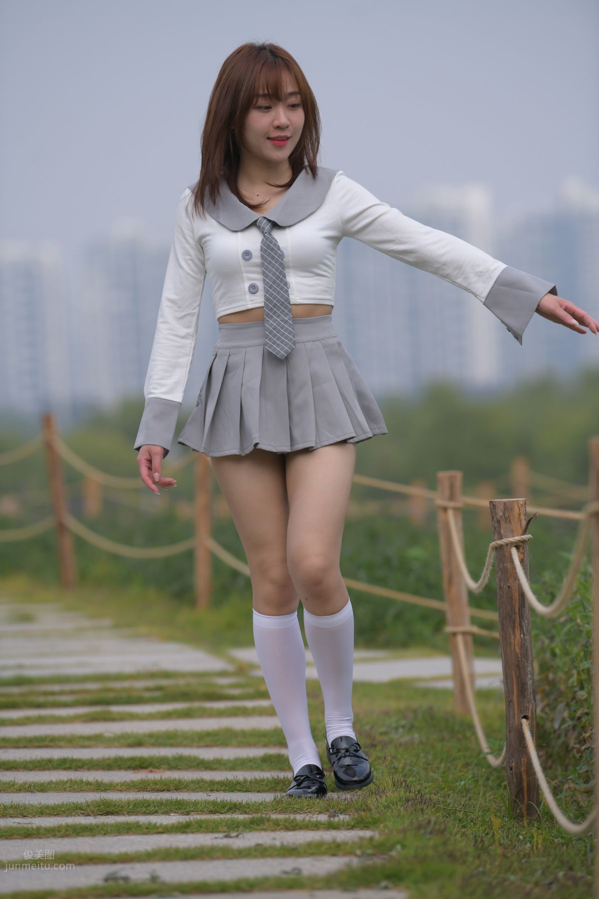 [魔鏡街拍] 095 性感動人的小百褶裙美女 489