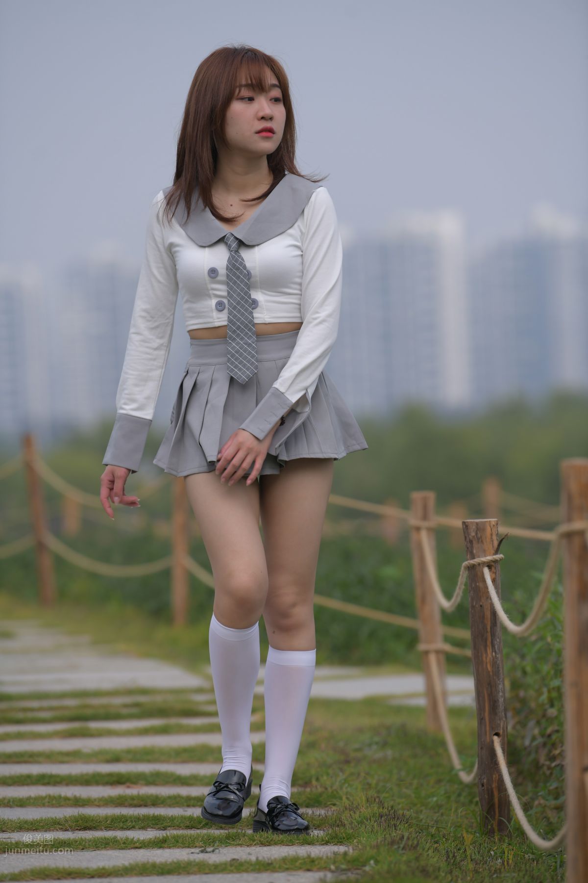 [魔鏡街拍] 095 性感動人的小百褶裙美女 492