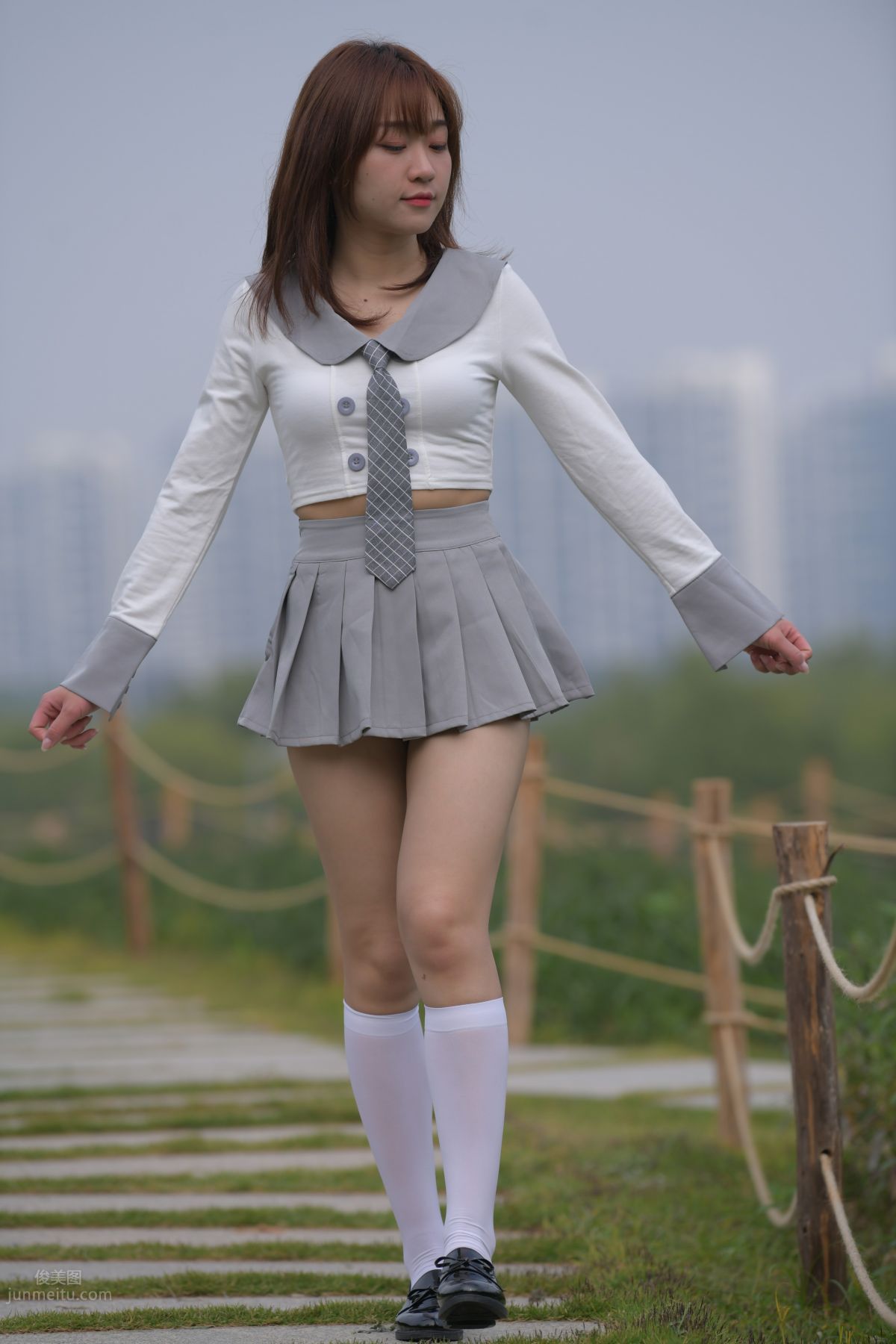 [魔鏡街拍] 095 性感動人的小百褶裙美女 493