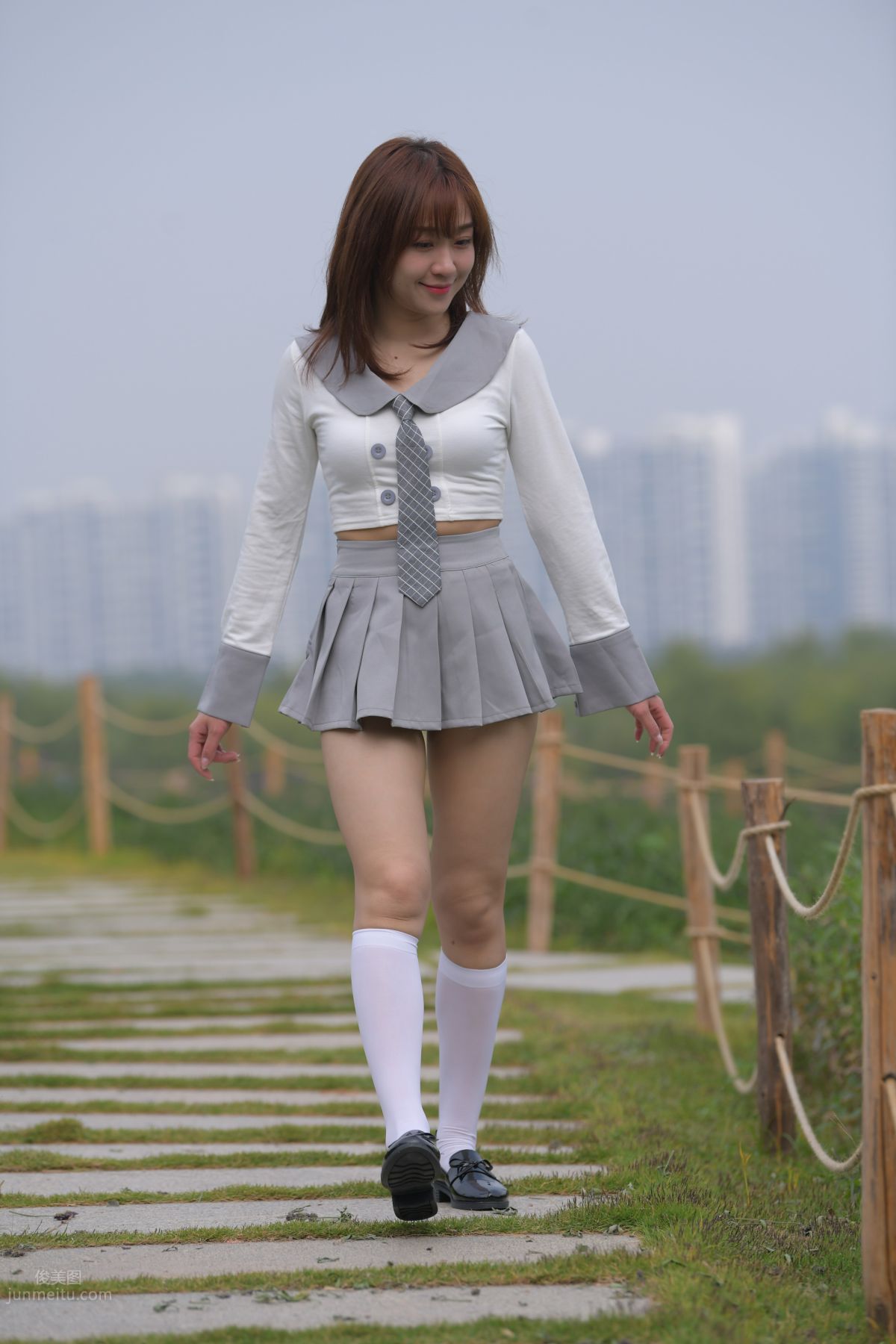 [魔鏡街拍] 095 性感動人的小百褶裙美女 494