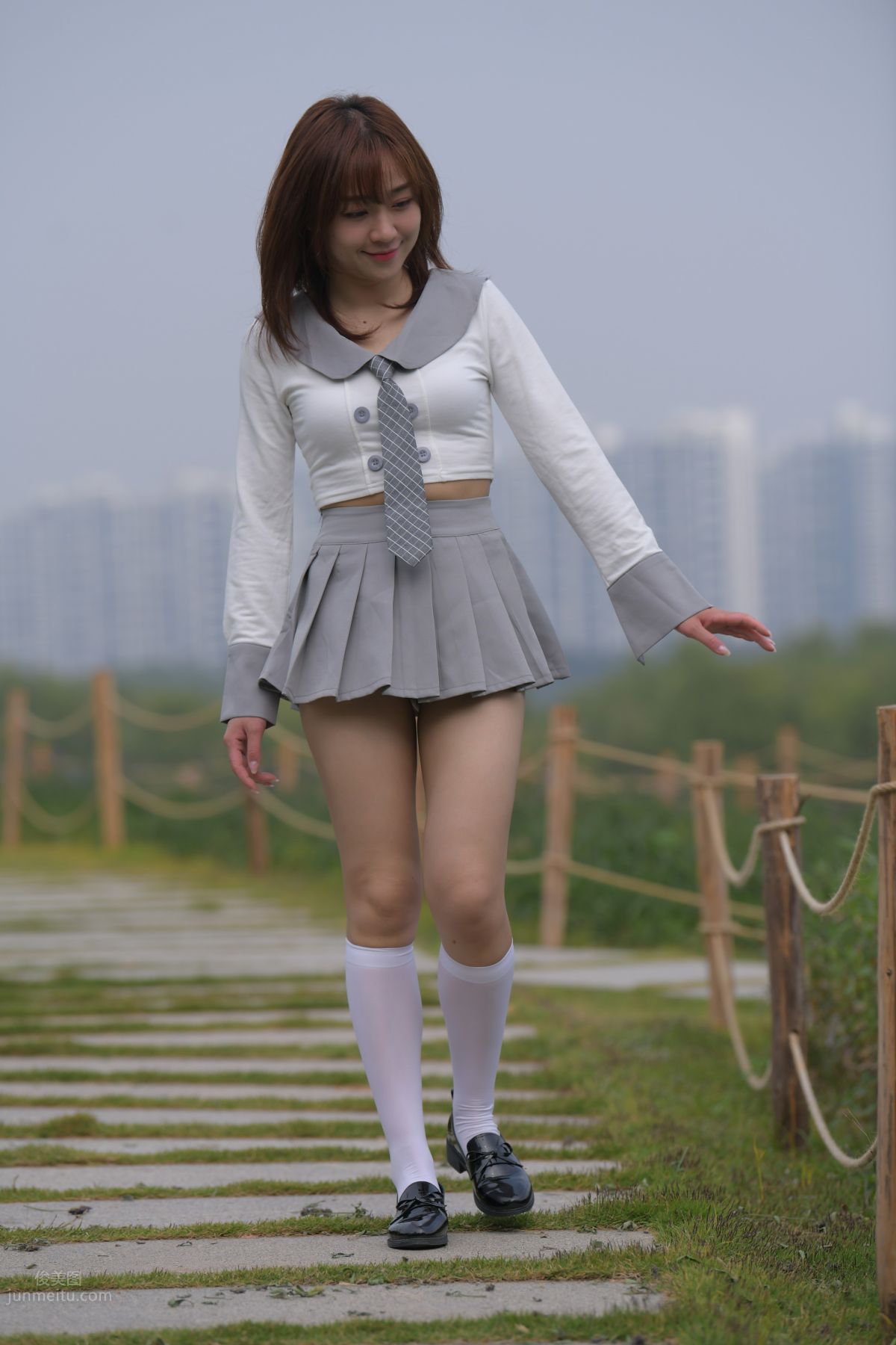 [魔鏡街拍] 095 性感動人的小百褶裙美女 496