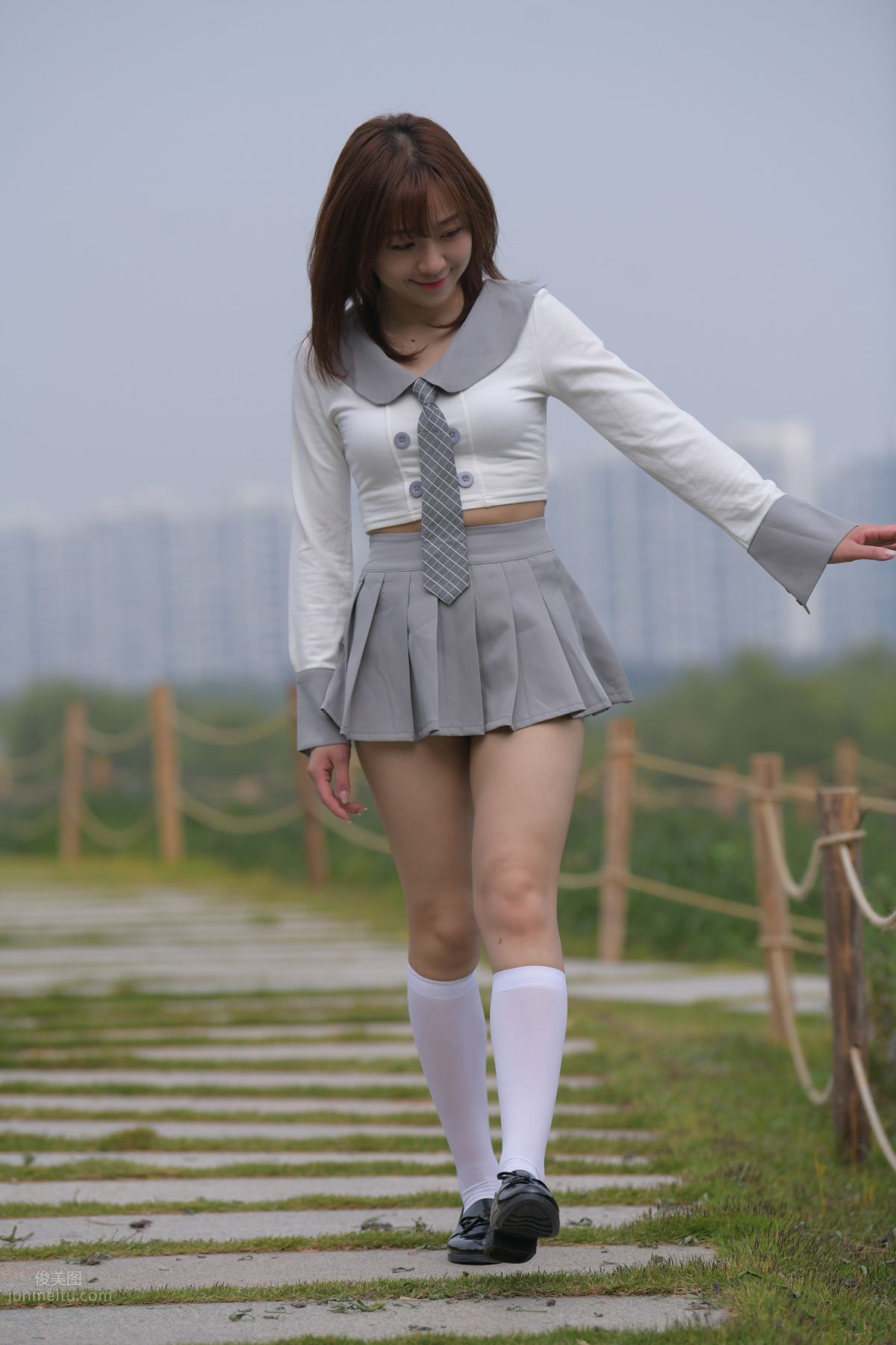 [魔鏡街拍] 095 性感動人的小百褶裙美女 498