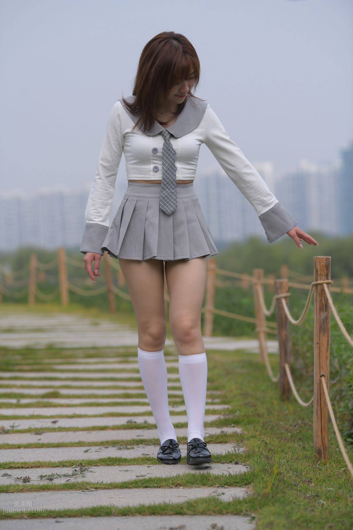 [魔鏡街拍] 095 性感動人的小百褶裙美女 502