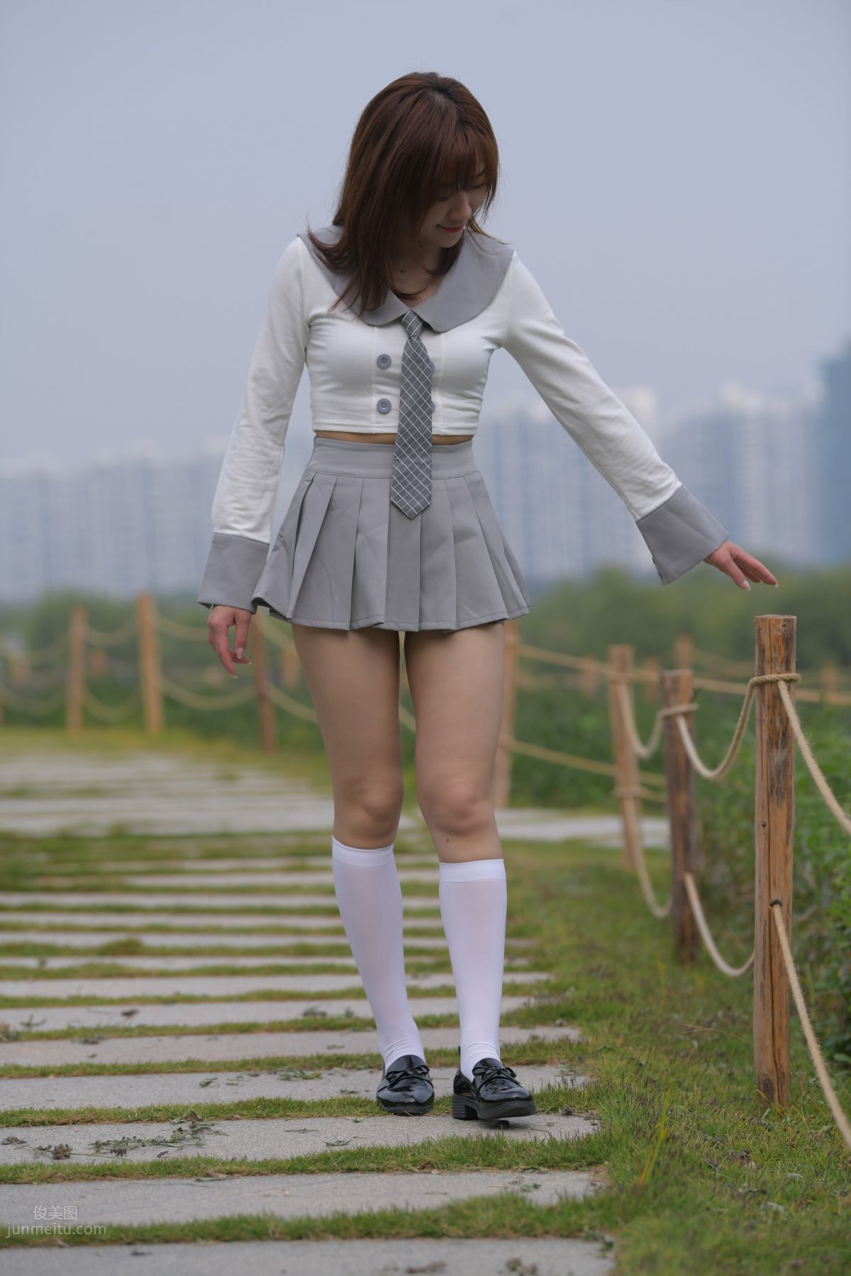 [魔鏡街拍] 095 性感動人的小百褶裙美女 503