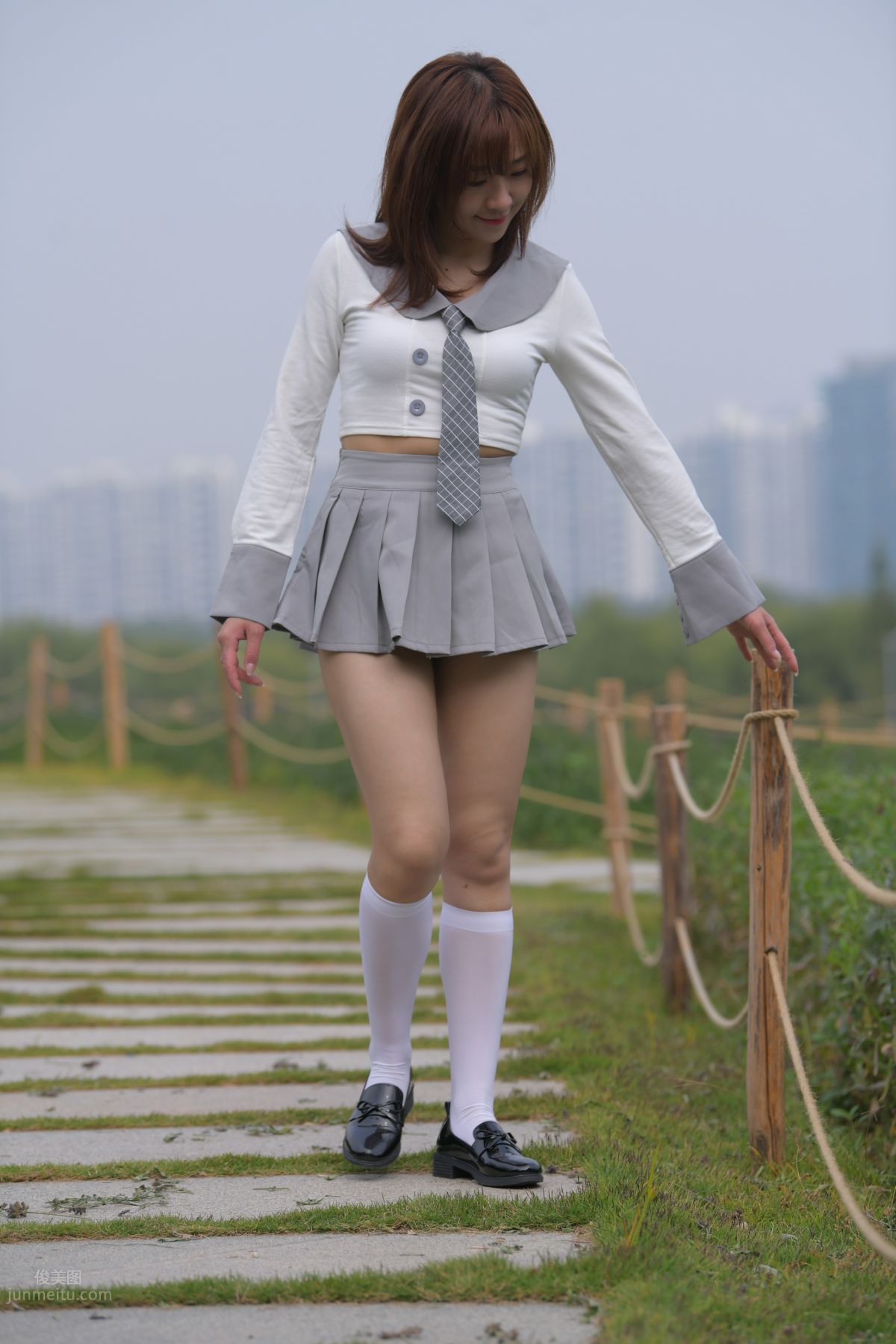 [魔鏡街拍] 095 性感動人的小百褶裙美女 504