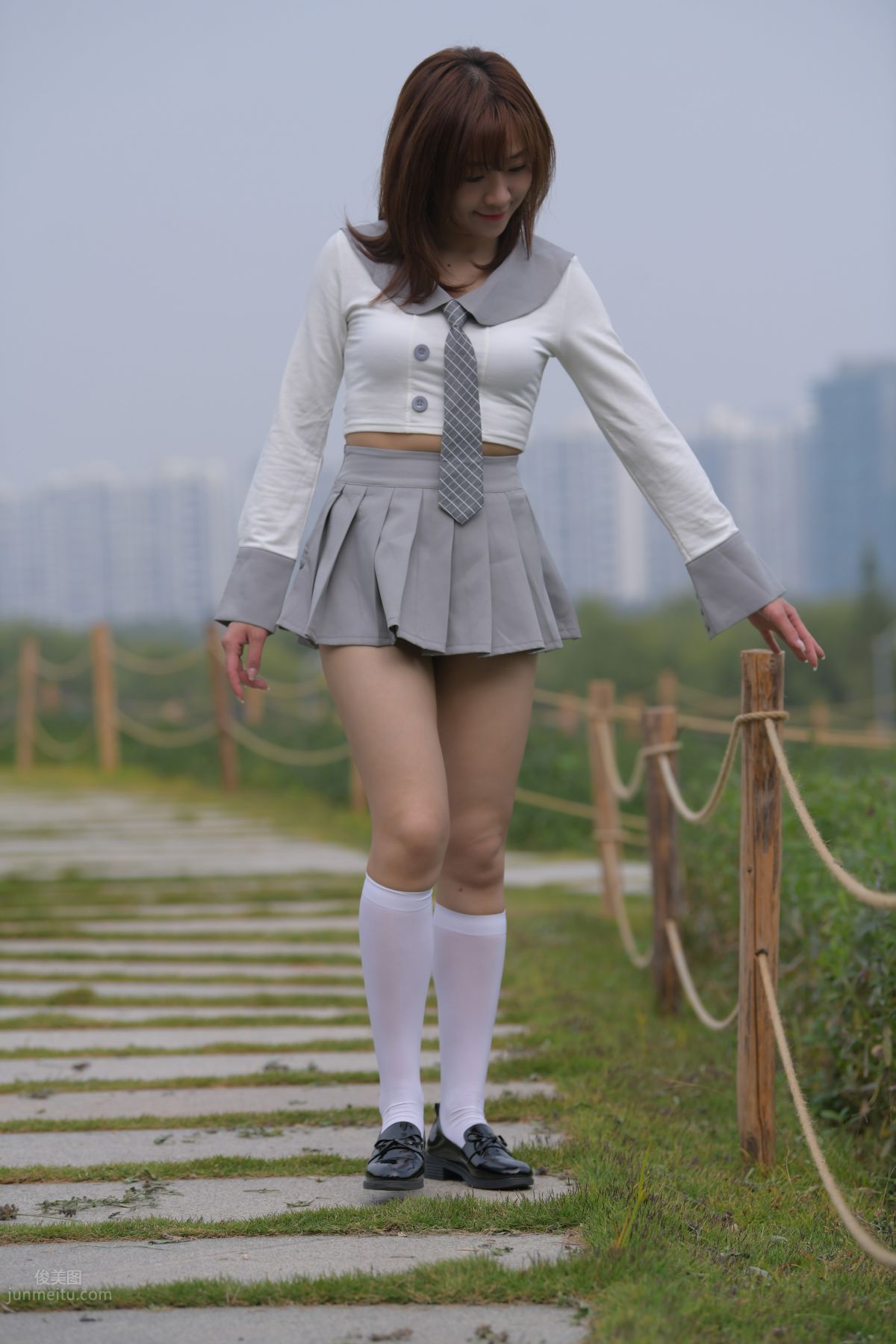 [魔鏡街拍] 095 性感動人的小百褶裙美女 505
