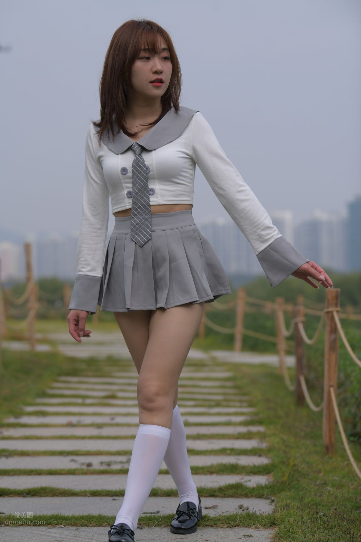 [魔鏡街拍] 095 性感動人的小百褶裙美女 507