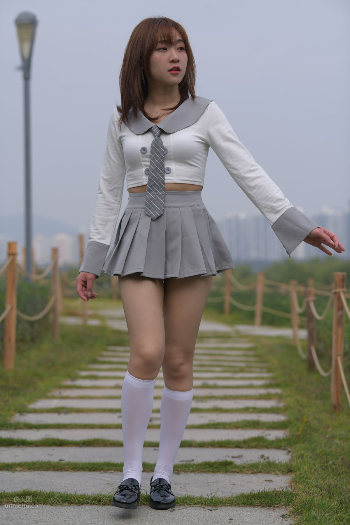 [魔鏡街拍] 095 性感動人的小百褶裙美女 508