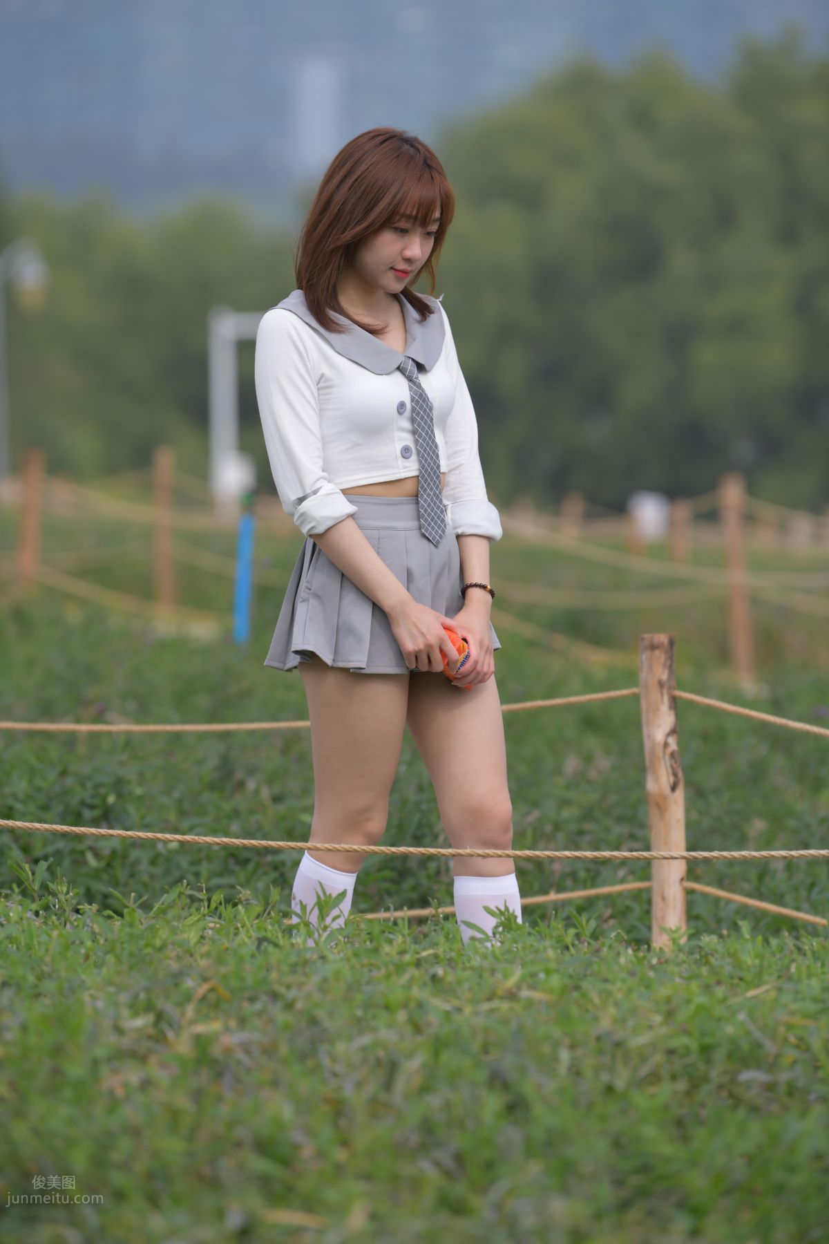 [魔鏡街拍] 095 性感動人的小百褶裙美女 557