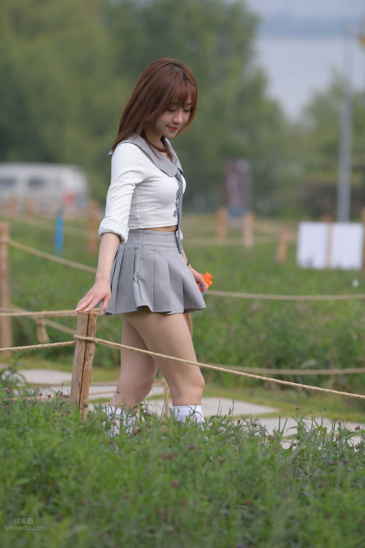 [魔鏡街拍] 095 性感動人的小百褶裙美女 576