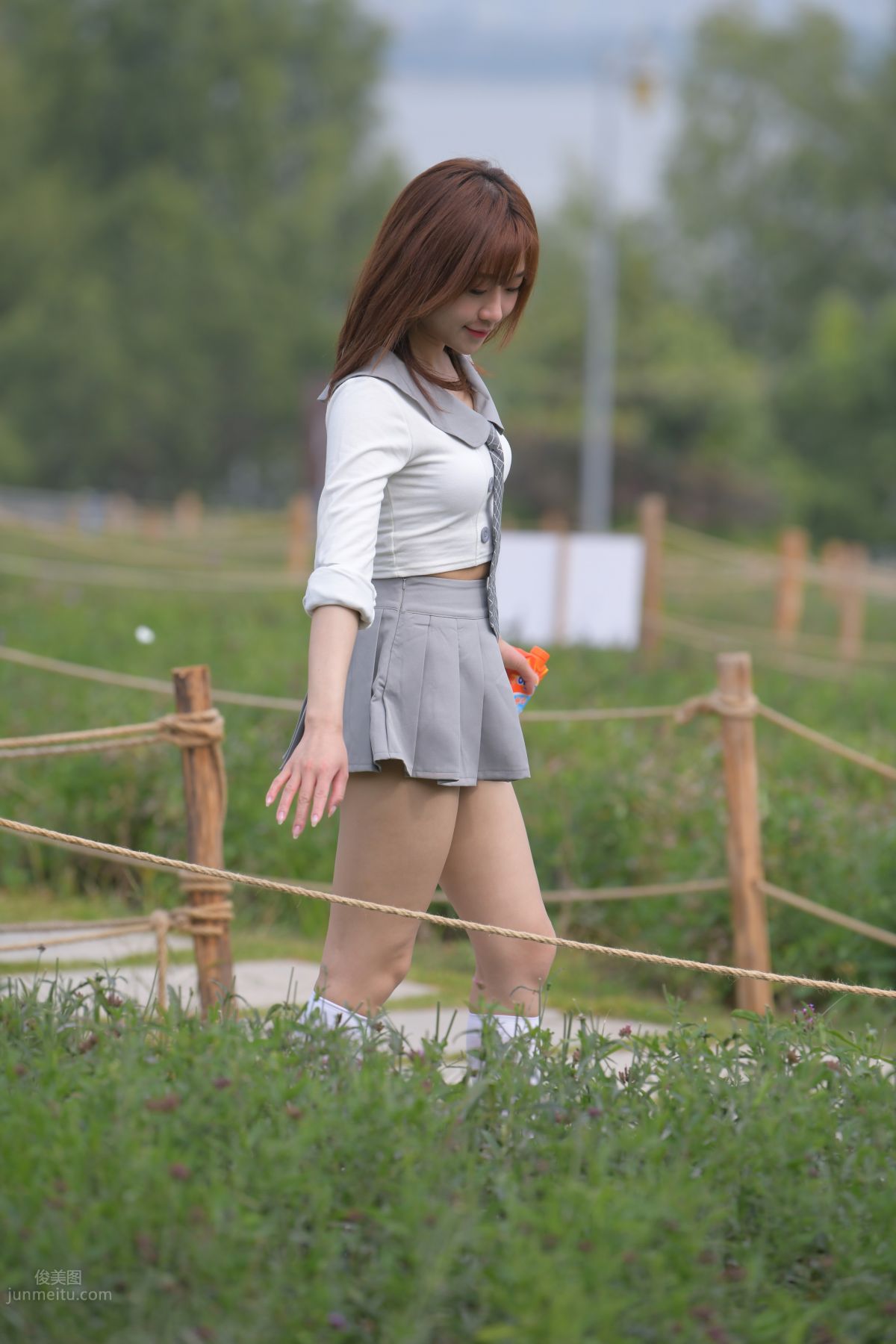 [魔鏡街拍] 095 性感動人的小百褶裙美女 579