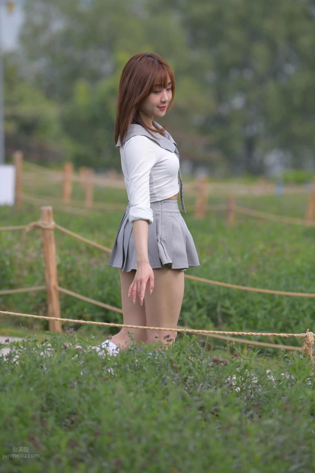 [魔鏡街拍] 095 性感動人的小百褶裙美女 582