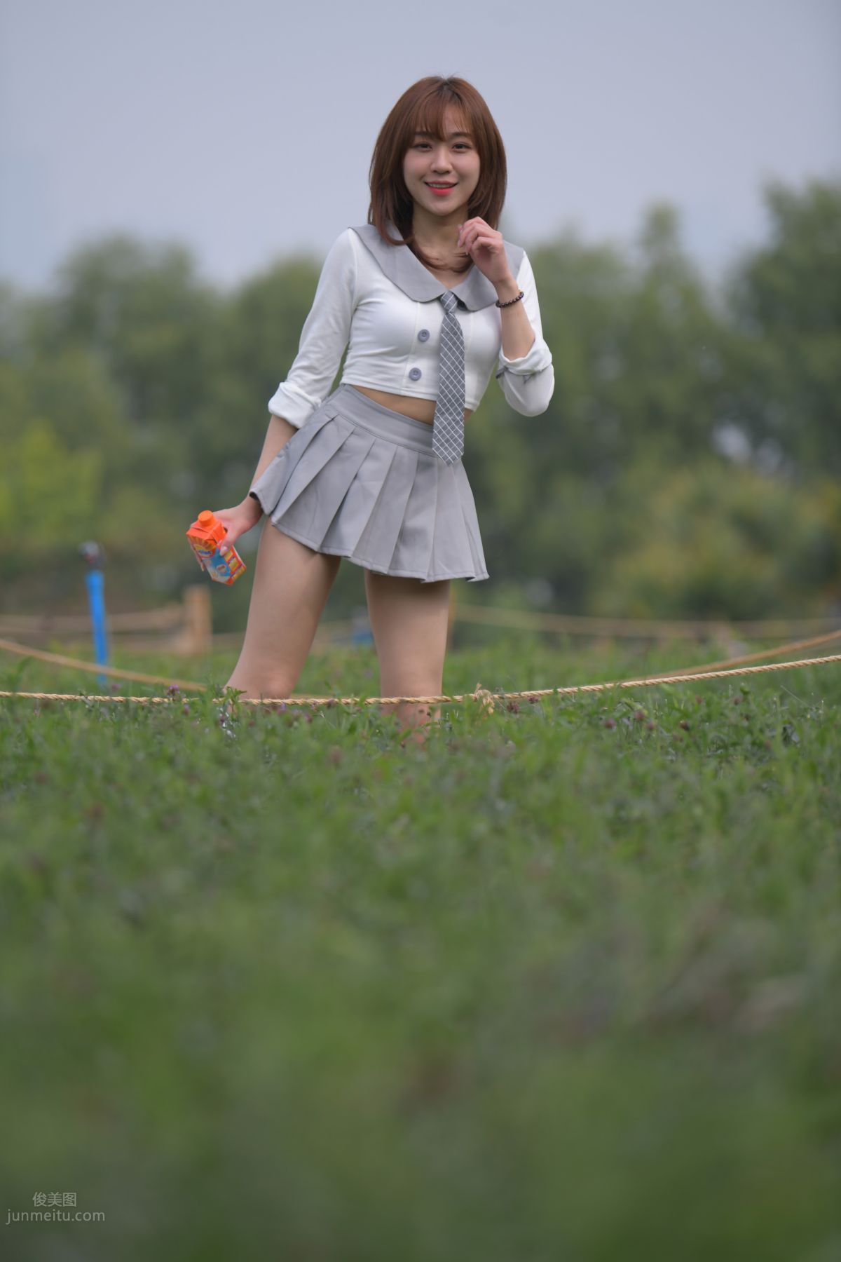 [魔鏡街拍] 095 性感動人的小百褶裙美女 592