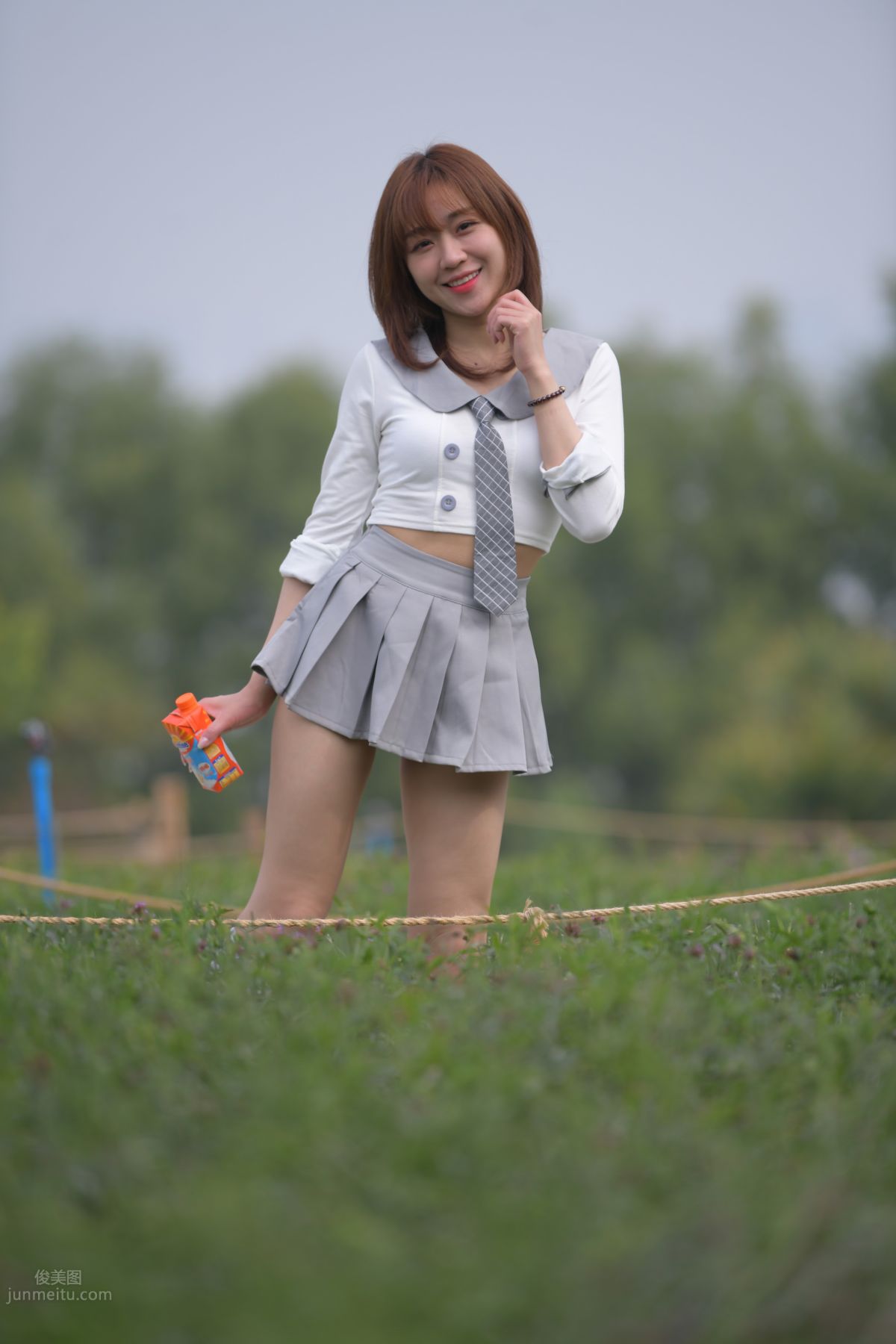 [魔鏡街拍] 095 性感動人的小百褶裙美女 595