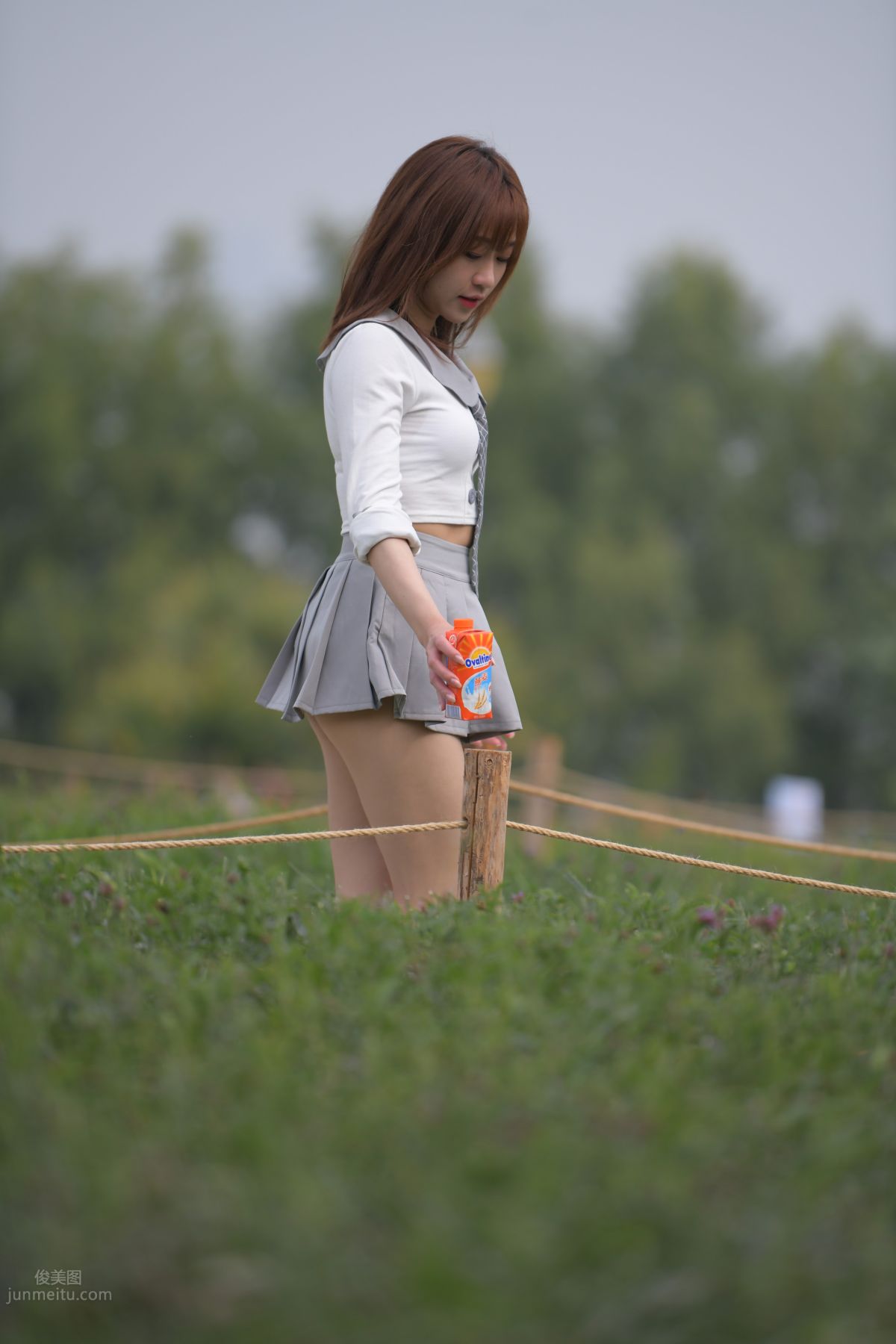 [魔鏡街拍] 095 性感動人的小百褶裙美女 604