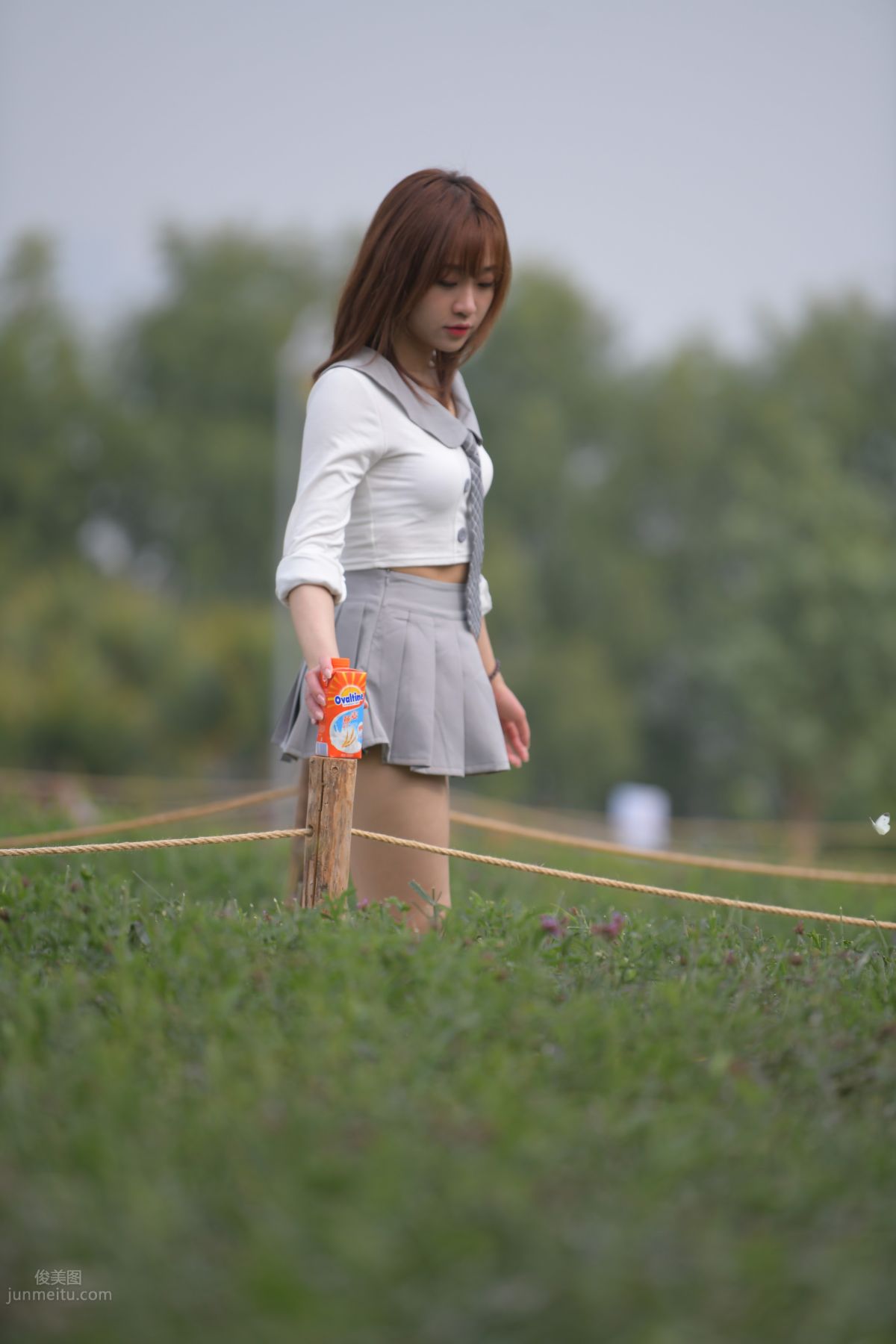 [魔鏡街拍] 095 性感動人的小百褶裙美女 607