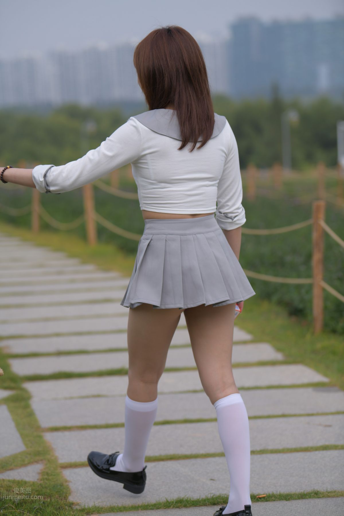 [魔鏡街拍] 095 性感動人的小百褶裙美女 629