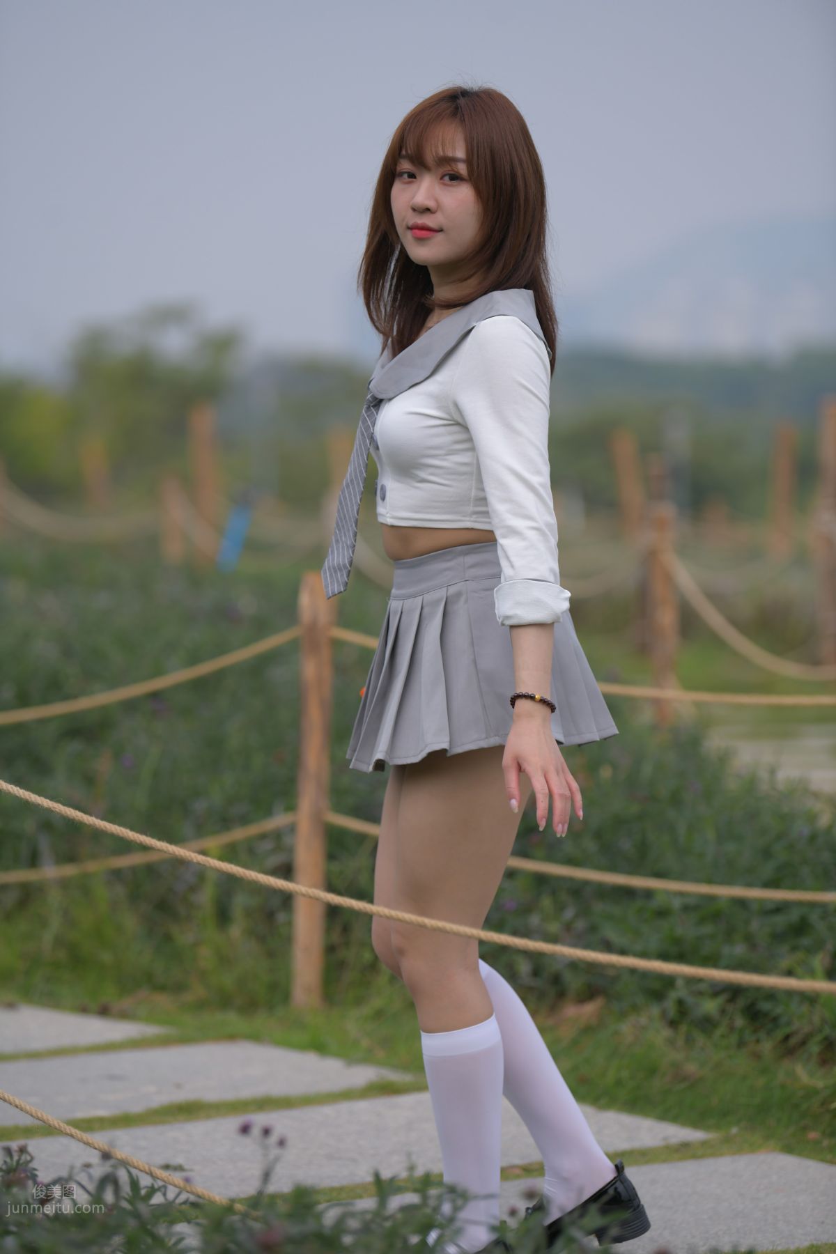 [魔鏡街拍] 095 性感動人的小百褶裙美女 637